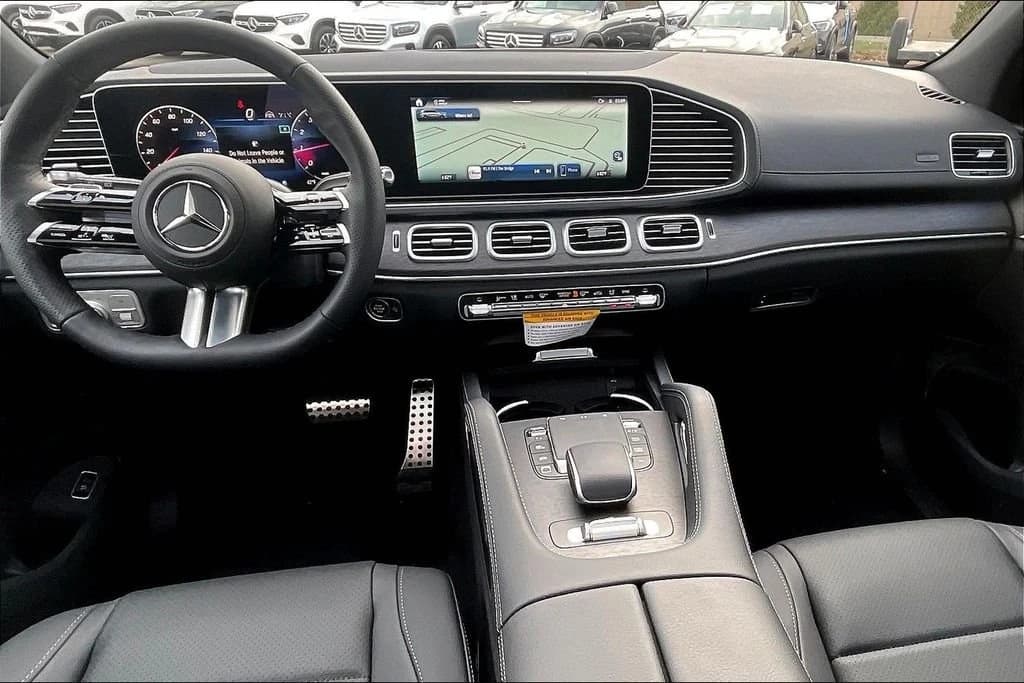 Mercedes-Benz GLS GLS 450 4MATIC SUV 2026 — side view