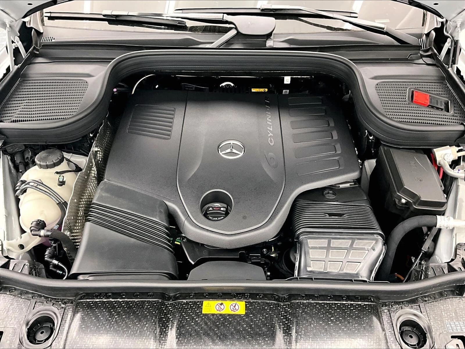 Mercedes-Benz GLS GLS 450 4MATIC SUV 2026 — side view