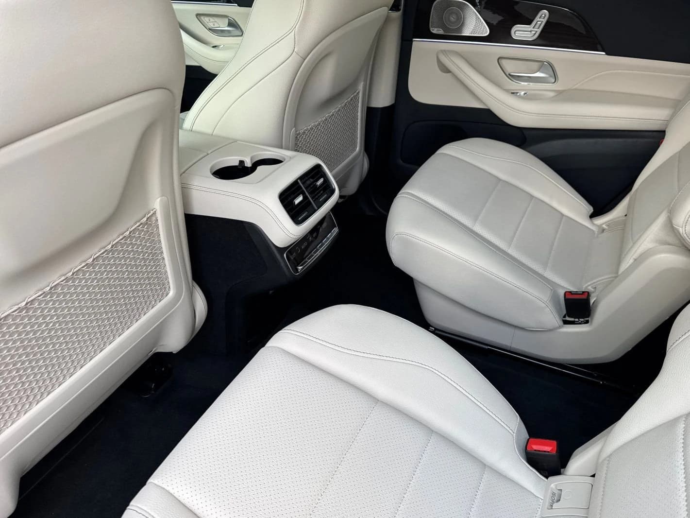 Mercedes-Benz GLS GLS 450 4MATIC SUV 2026 — side view
