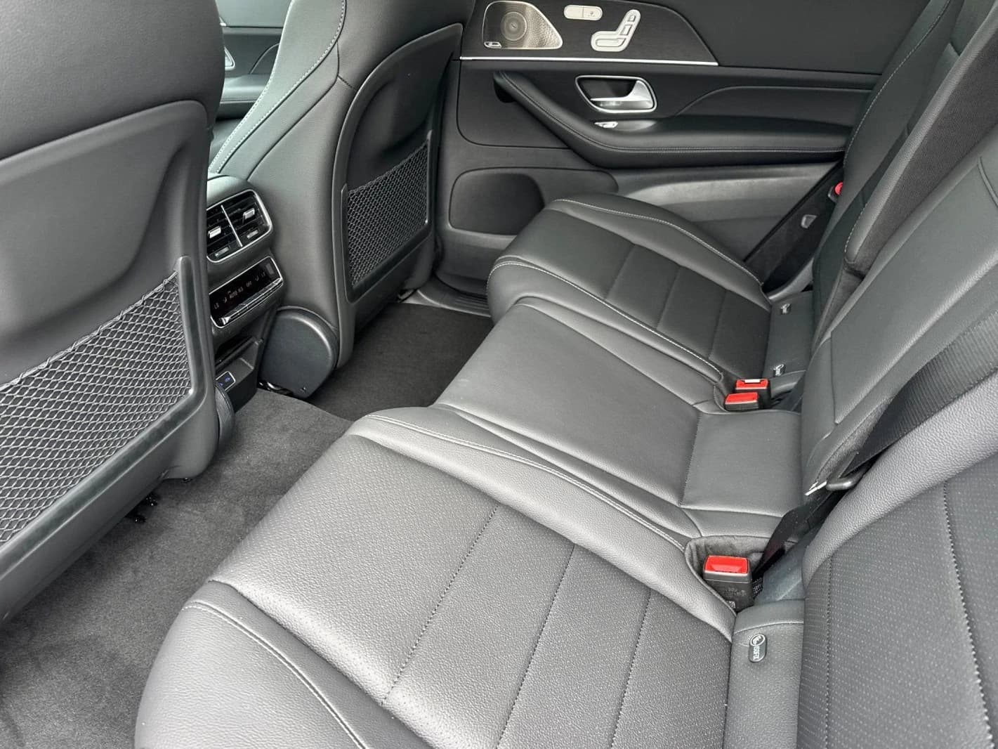 Mercedes-Benz GLS GLS 450 4MATIC SUV 2026 — side view