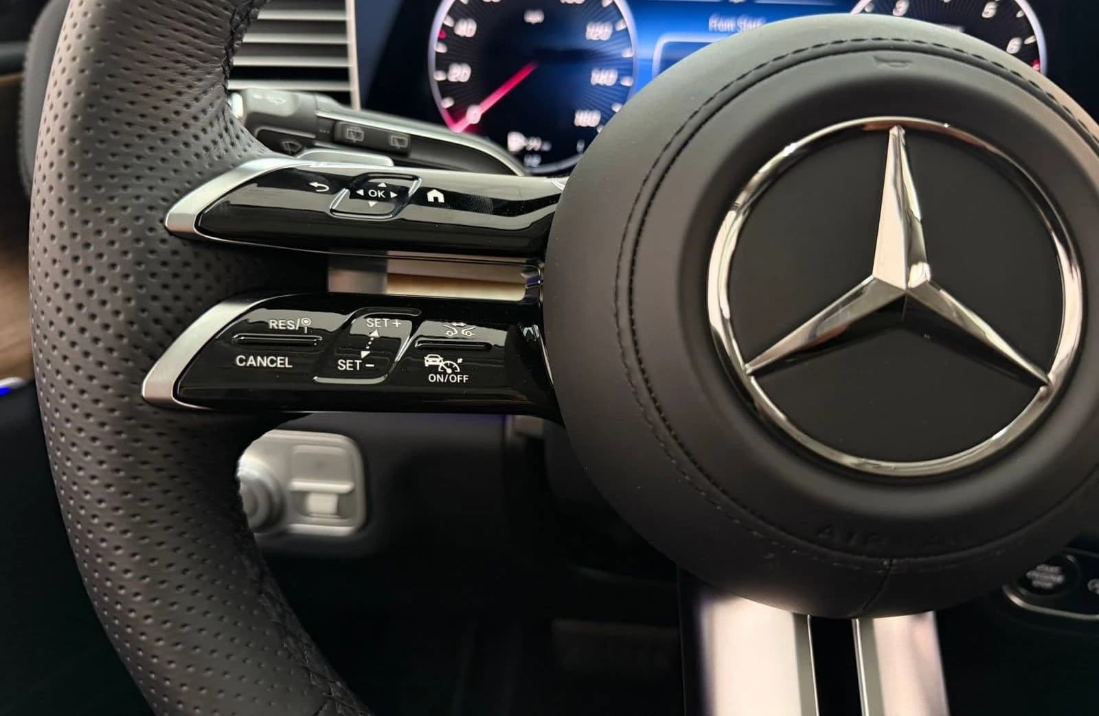 Mercedes-Benz GLS GLS 450 4MATIC SUV 2026 — side view