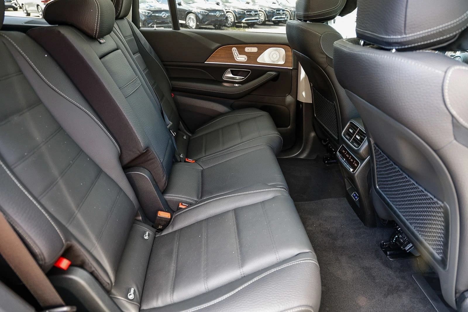 Mercedes-Benz GLS GLS 450 4MATIC SUV 2026 — side view
