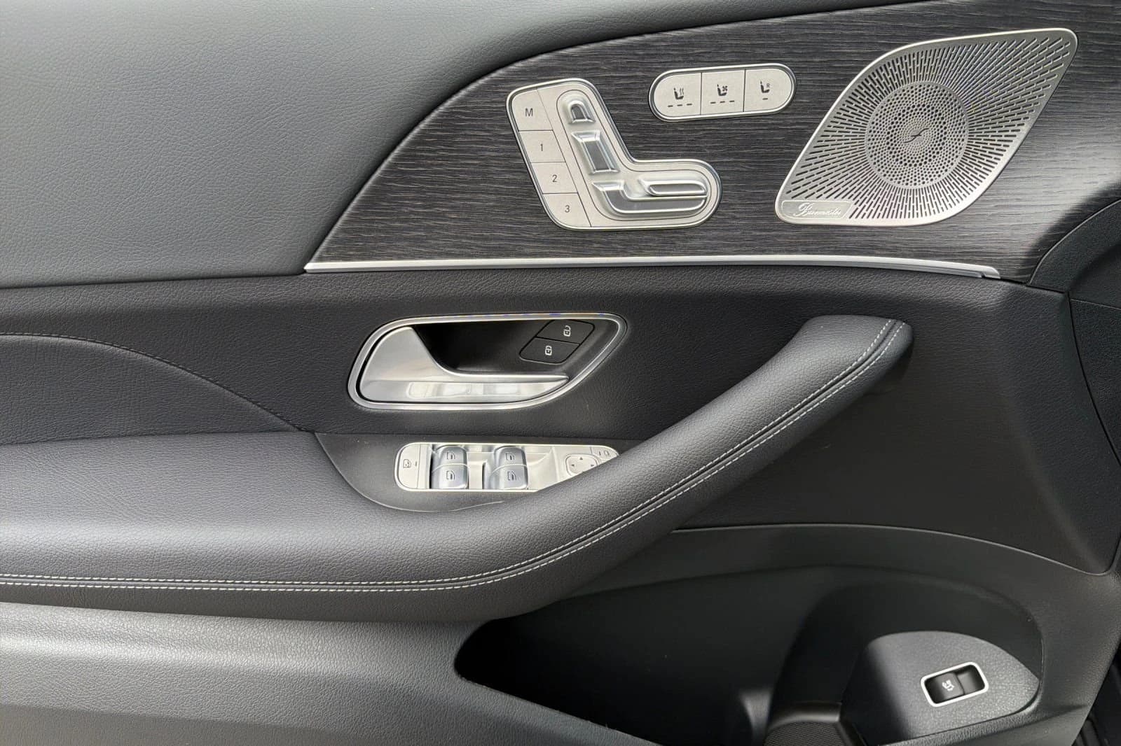 Mercedes-Benz GLS GLS 450 4MATIC SUV 2026 — side view