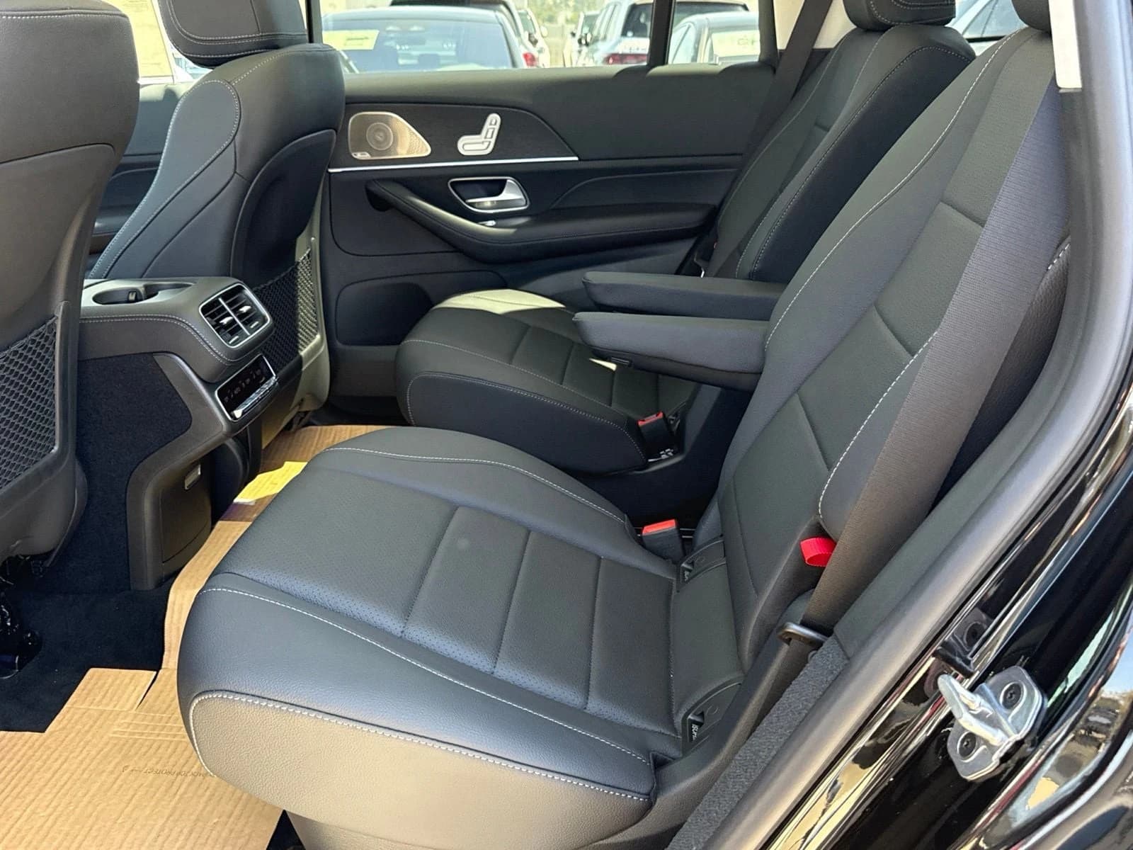 Mercedes-Benz GLS GLS 450 4MATIC SUV 2026 — side view
