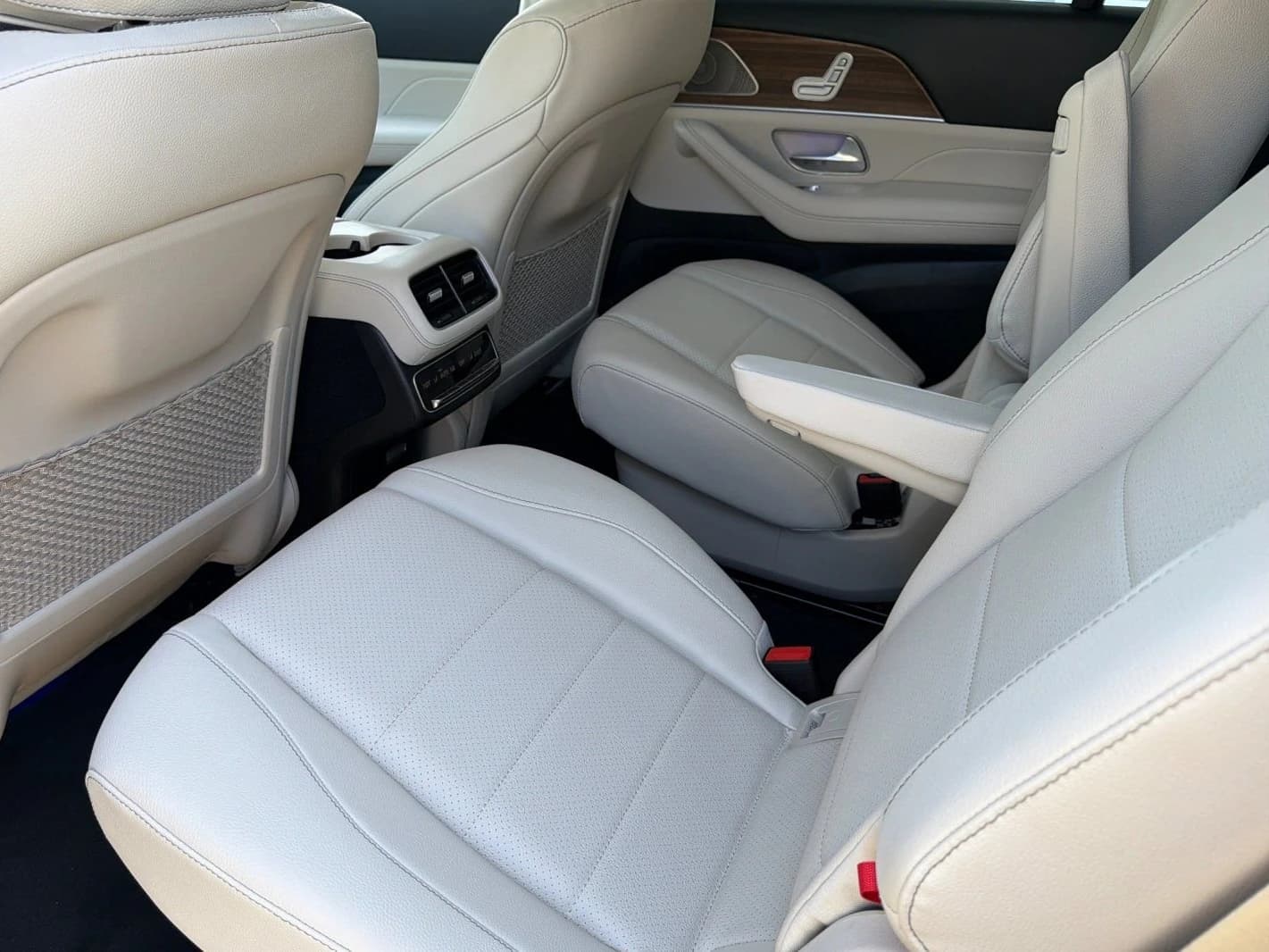 Mercedes-Benz GLS GLS 450 4MATIC SUV 2026 — side view