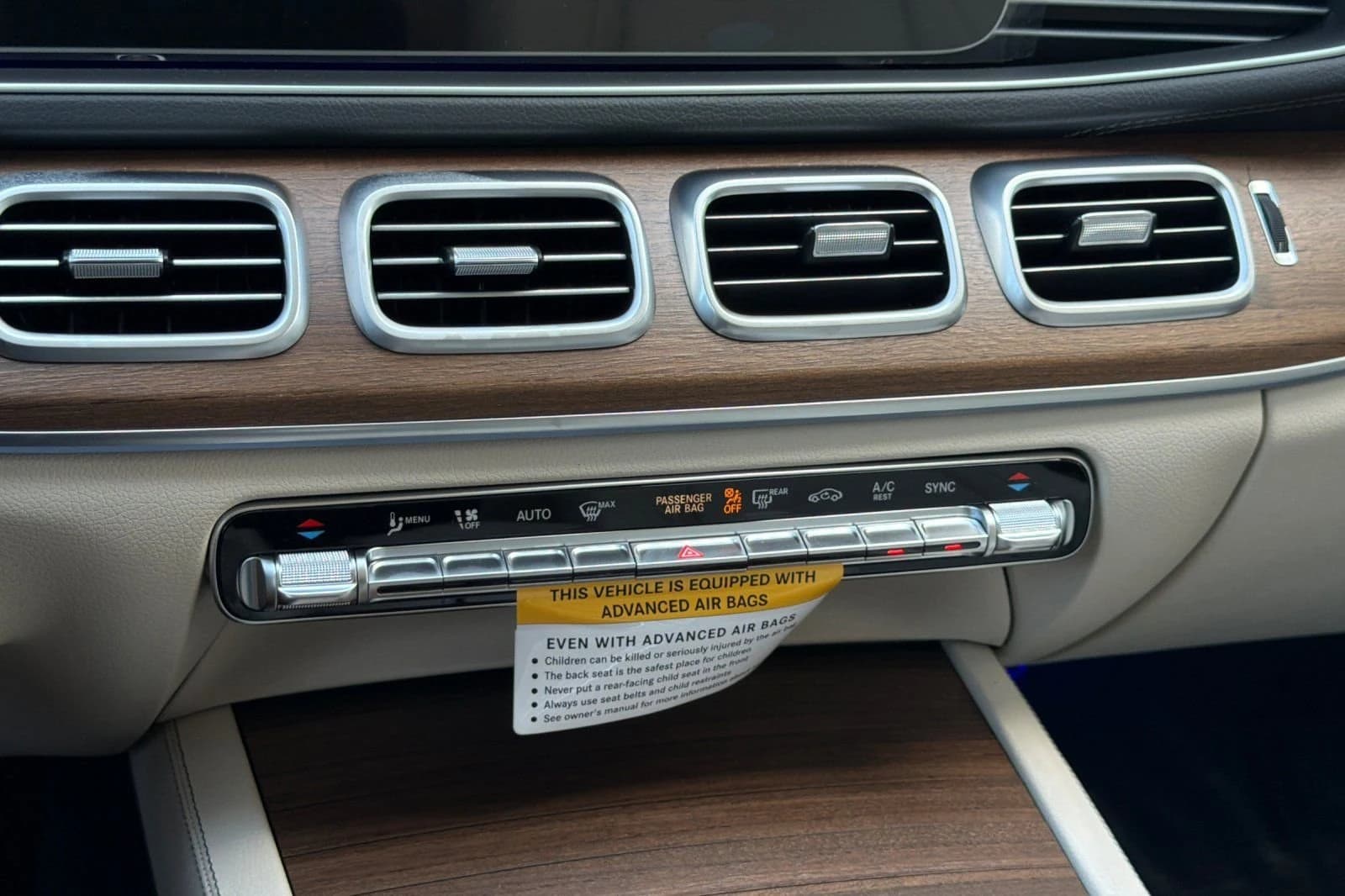 Mercedes-Benz GLS GLS 450 4MATIC SUV 2026 — side view