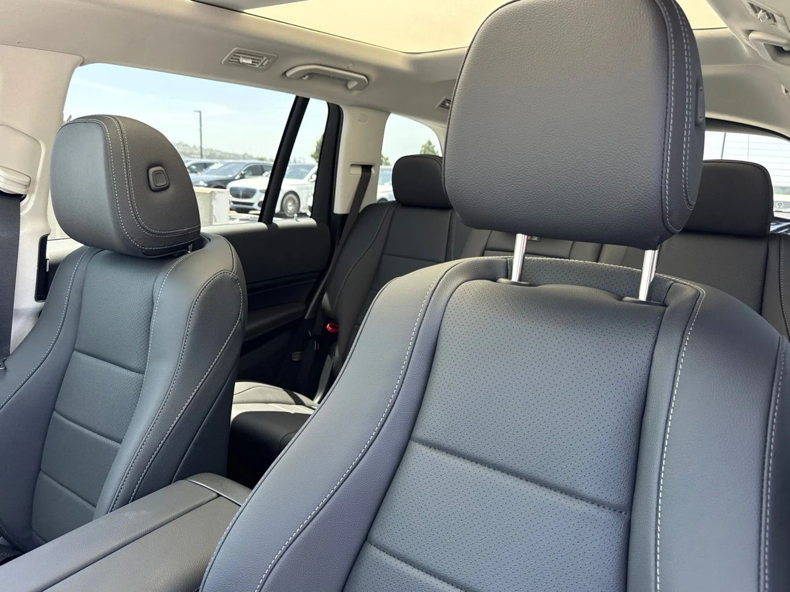 Mercedes-Benz GLS GLS 450 4MATIC SUV 2026 — side view