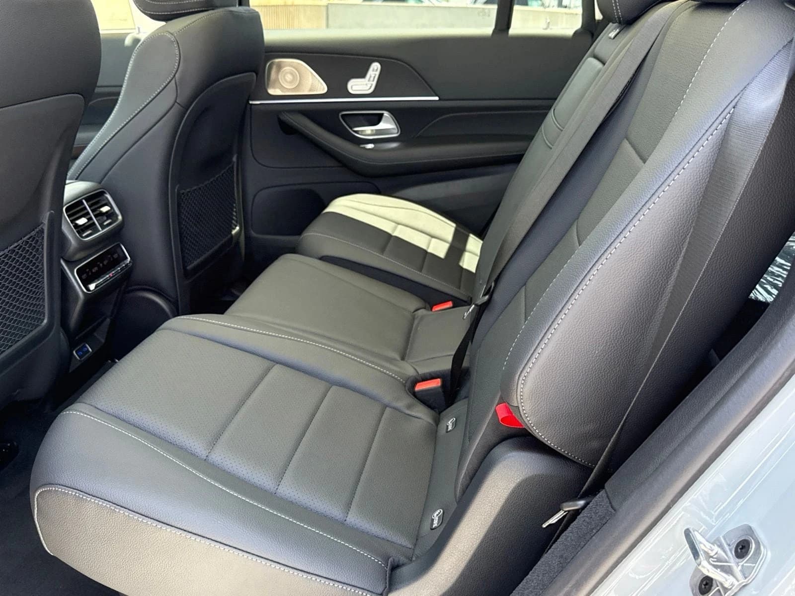 Mercedes-Benz GLS GLS 450 4MATIC SUV 2026 — side view