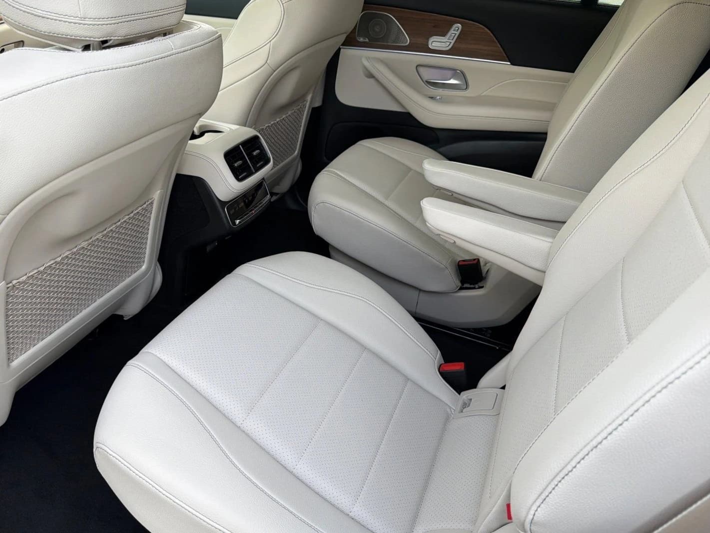 Mercedes-Benz GLS GLS 450 4MATIC SUV 2026 — side view