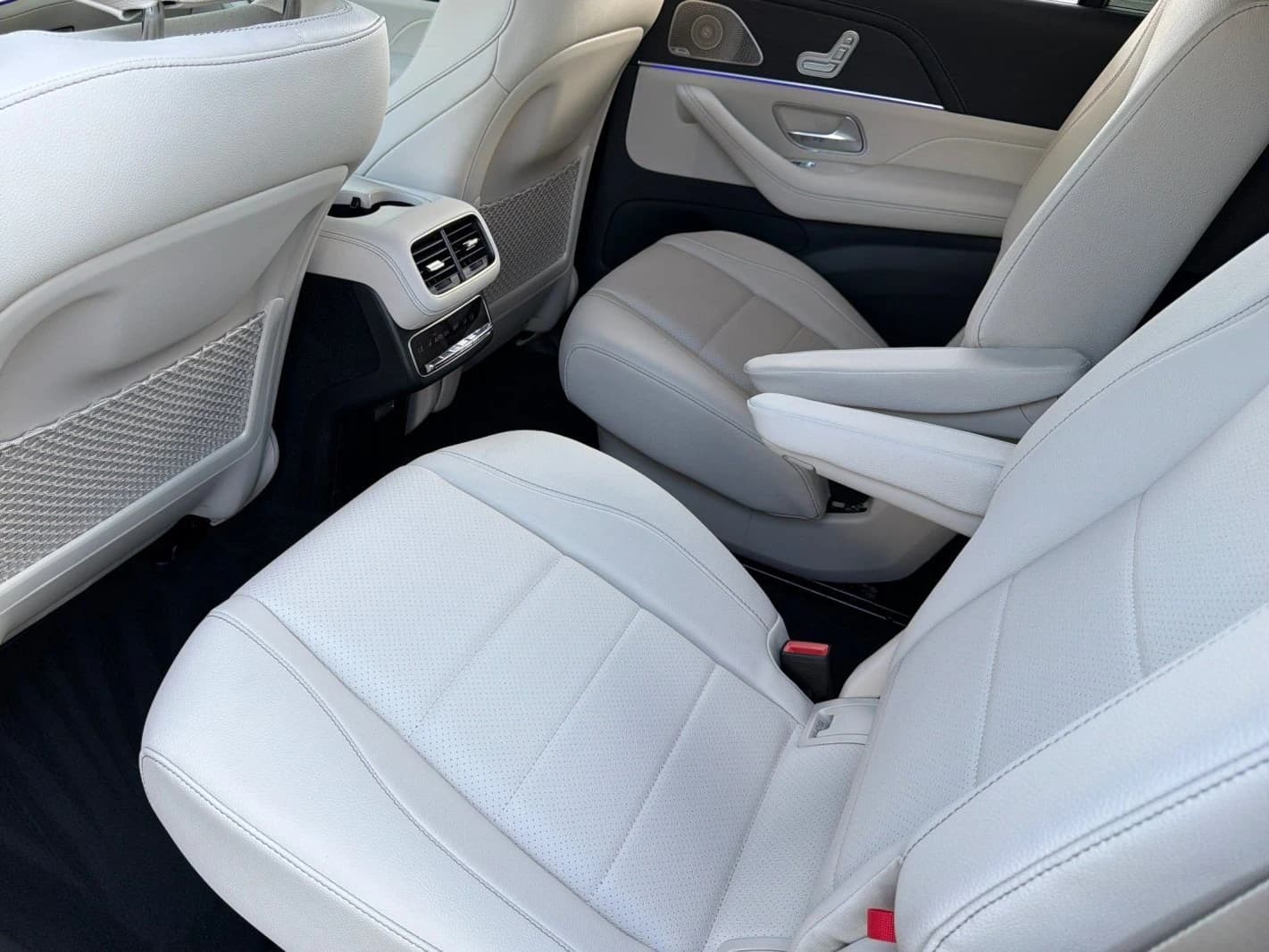 Mercedes-Benz GLS GLS 450 4MATIC SUV 2026 — side view