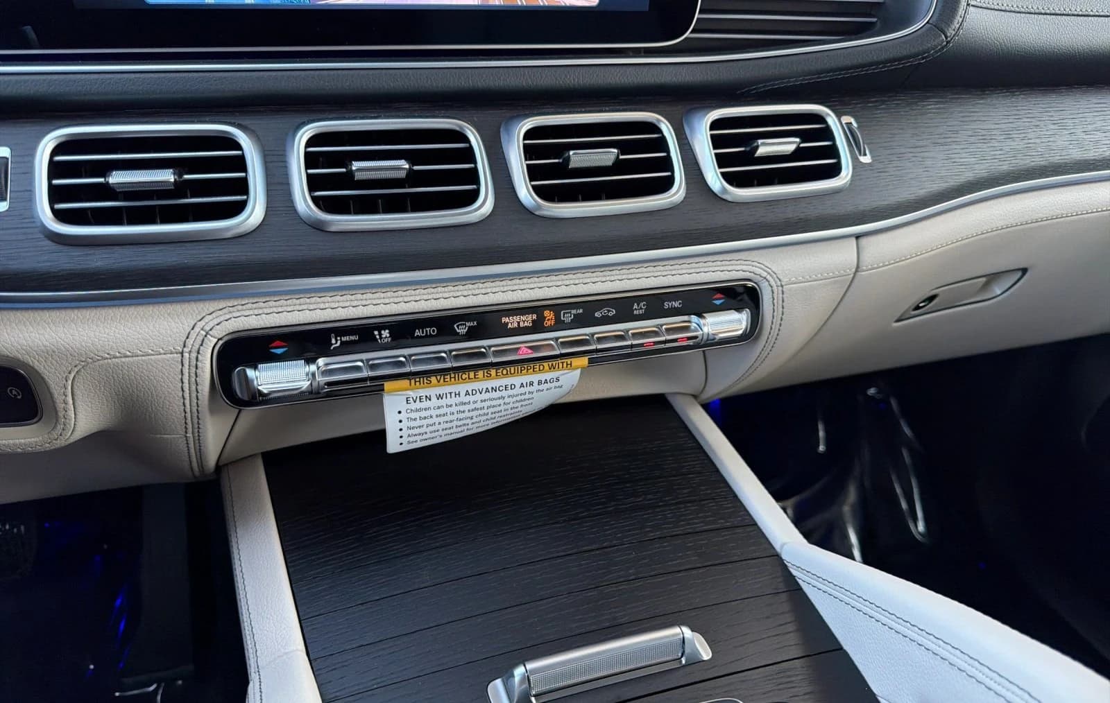 Mercedes-Benz GLS GLS 450 4MATIC SUV 2026 — side view
