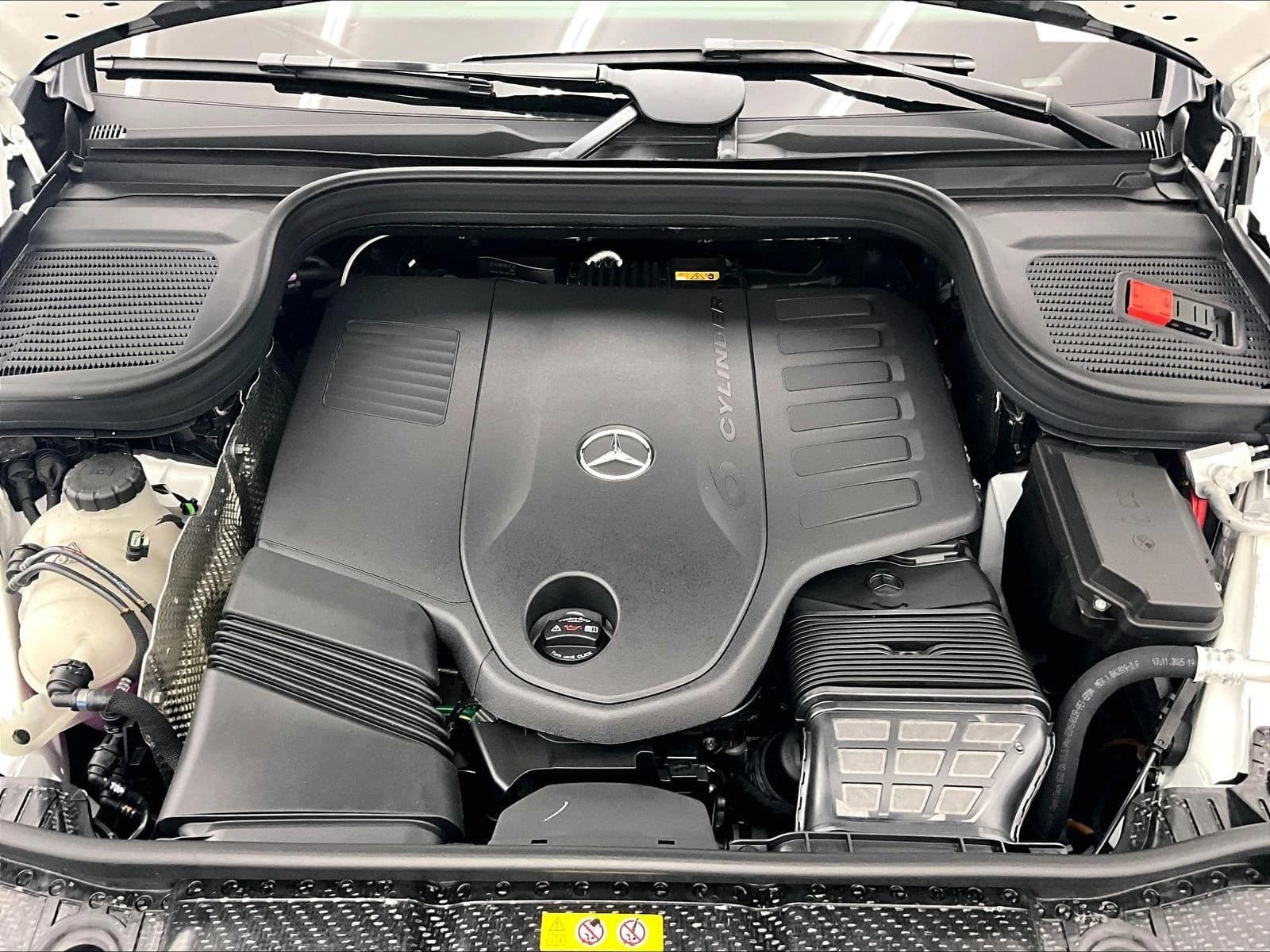 Mercedes-Benz GLS GLS 450 4MATIC SUV 2026 — side view