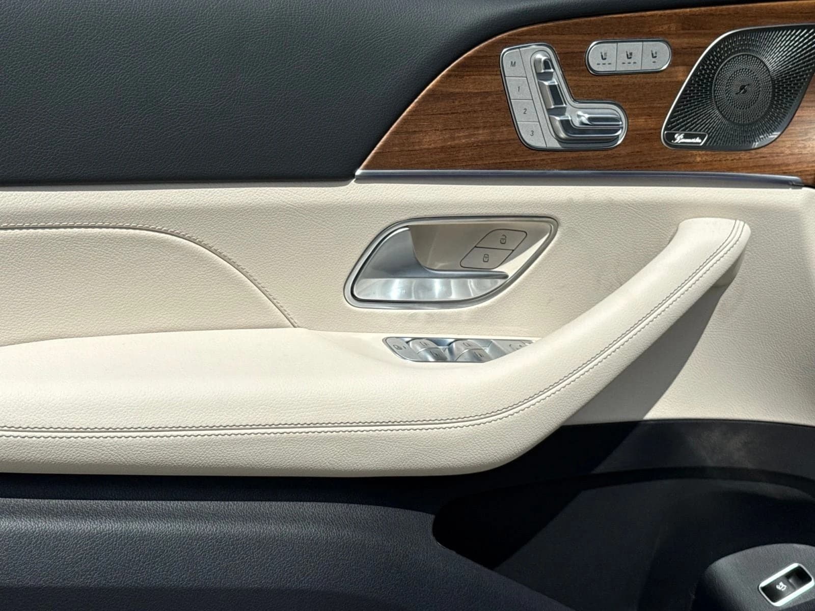 Mercedes-Benz GLS GLS 450 4MATIC SUV 2026 — side view