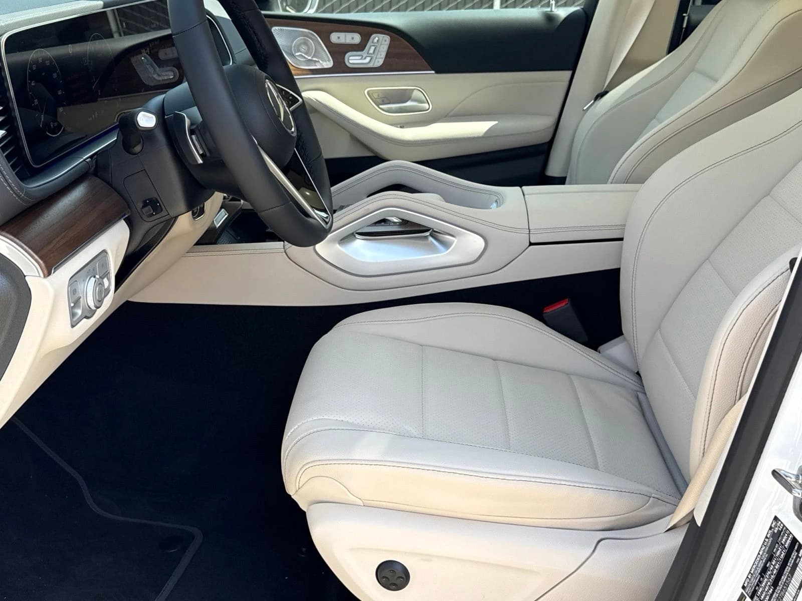 Mercedes-Benz GLS GLS 450 4MATIC SUV 2026 — side view