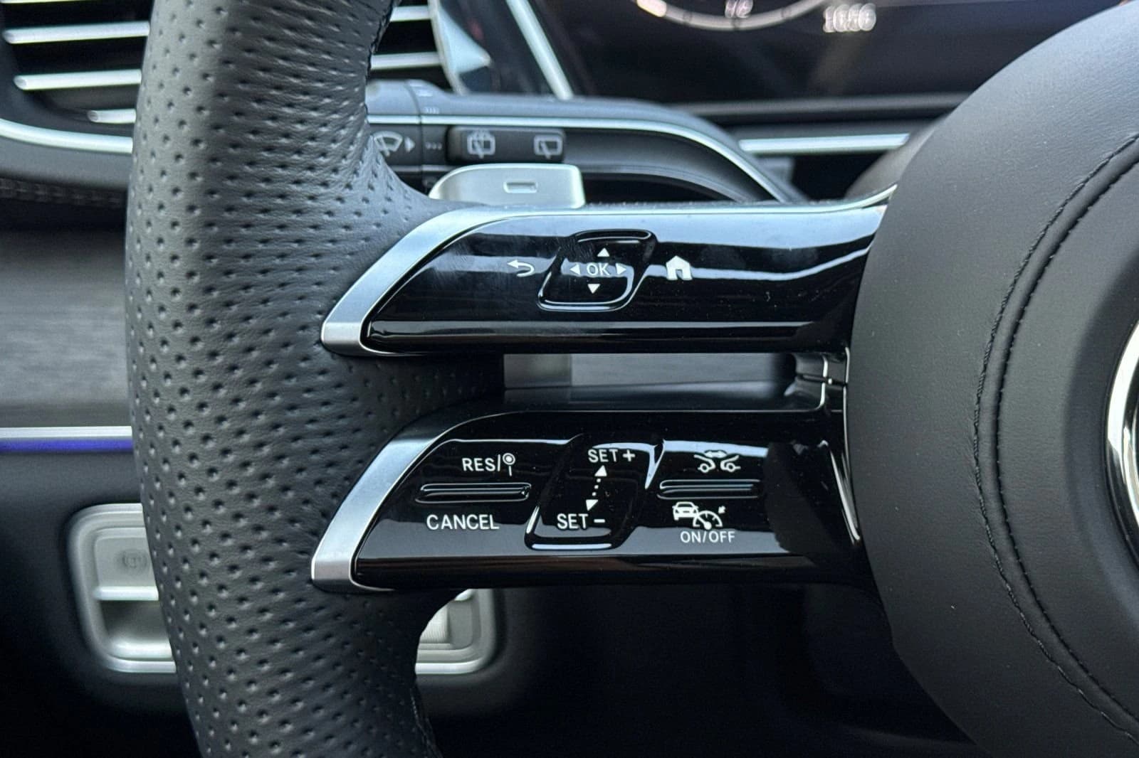 Mercedes-Benz GLS GLS 450 4MATIC SUV 2026 — side view