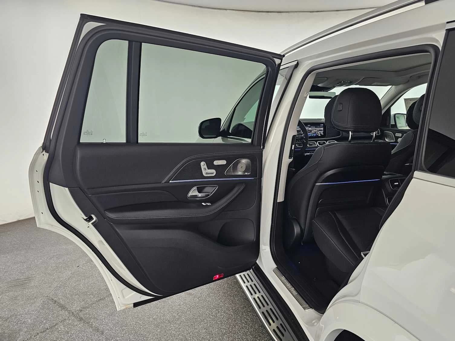 Mercedes-Benz GLS GLS 450 4MATIC SUV 2026 — side view