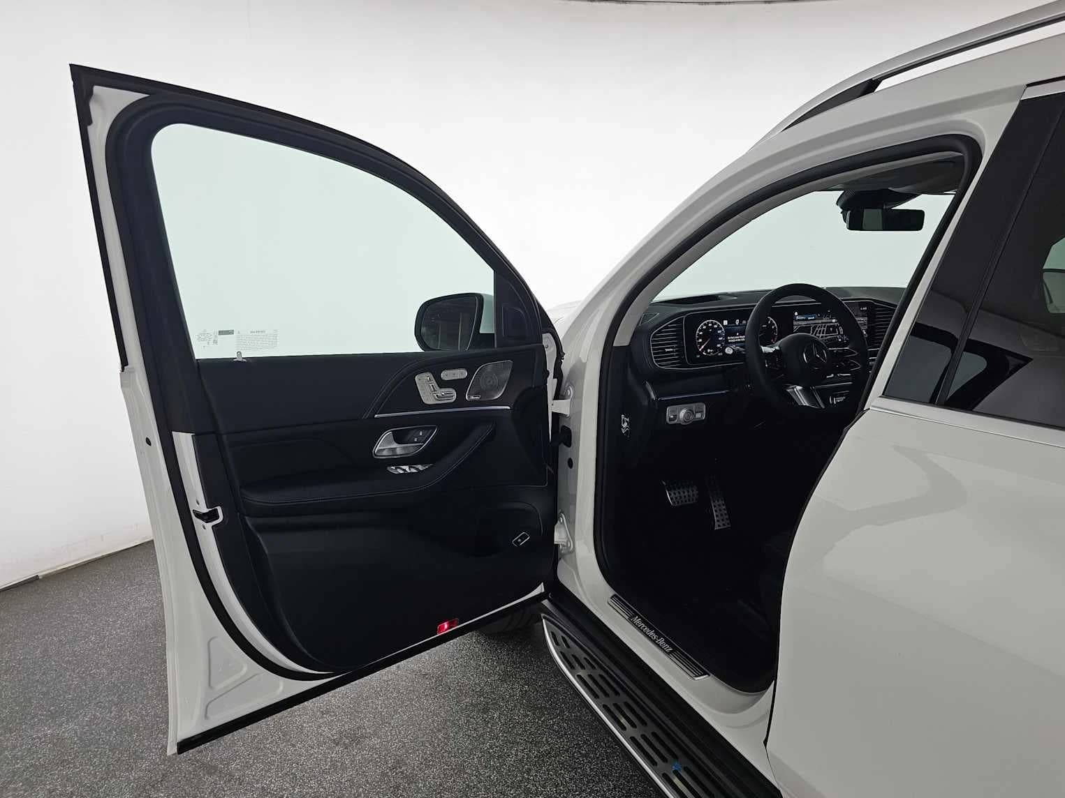 Mercedes-Benz GLS GLS 450 4MATIC SUV 2026 — side view