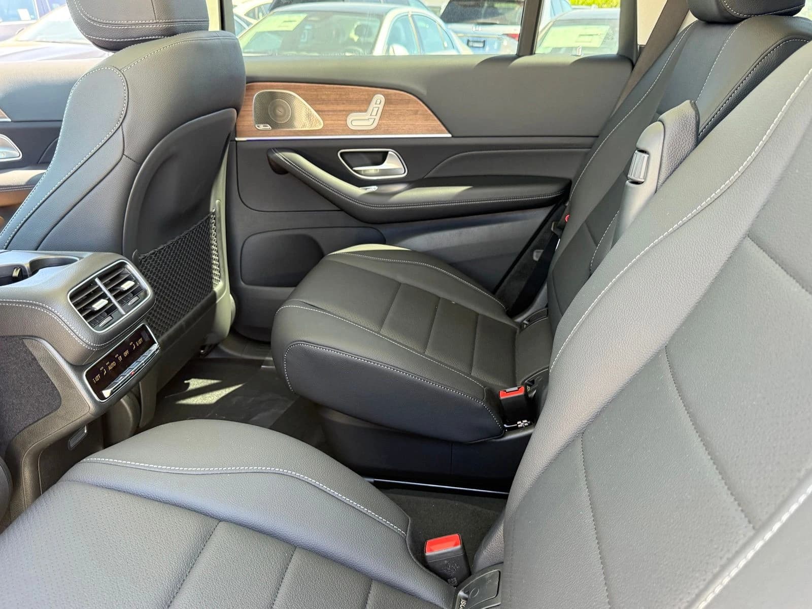 Mercedes-Benz GLS GLS 450 4MATIC SUV 2026 — side view