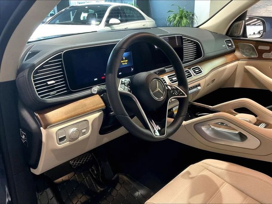 Mercedes-Benz GLS GLS 450 4MATIC SUV 2026 — side view