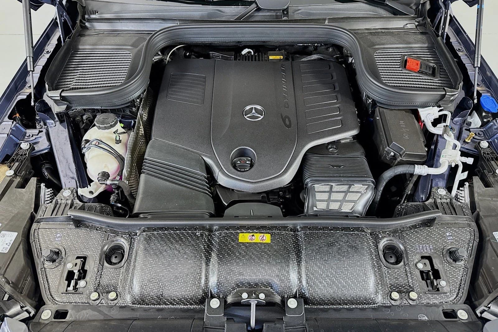 Mercedes-Benz GLS GLS 450 4MATIC SUV 2026 — side view