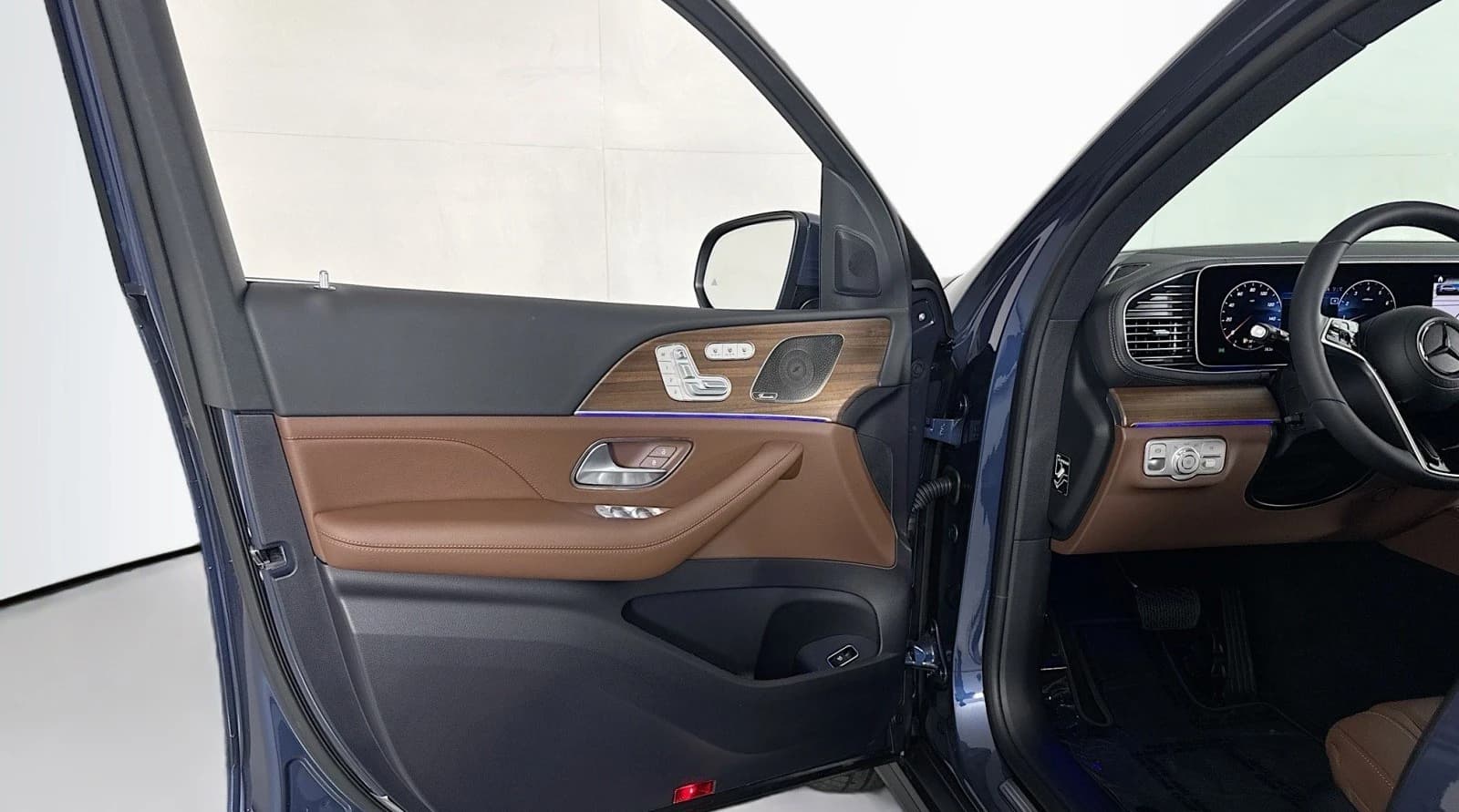 Mercedes-Benz GLS GLS 450 4MATIC SUV 2026 — side view