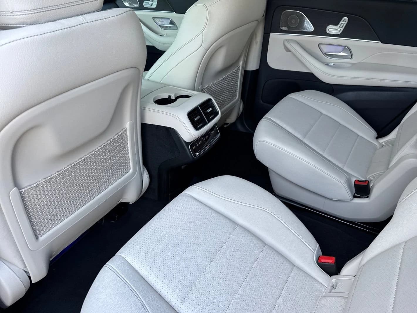 Mercedes-Benz GLS GLS 450 4MATIC SUV 2026 — side view