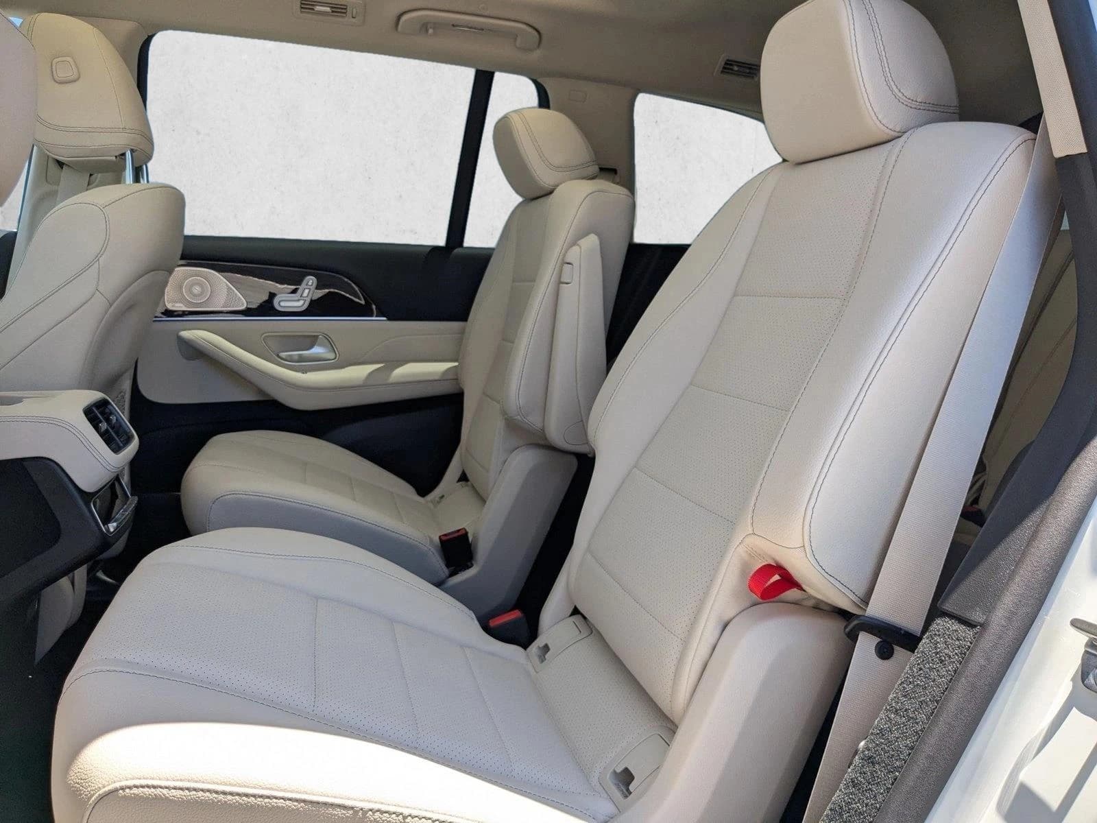 Mercedes-Benz GLS GLS 450 4MATIC SUV 2026 — side view