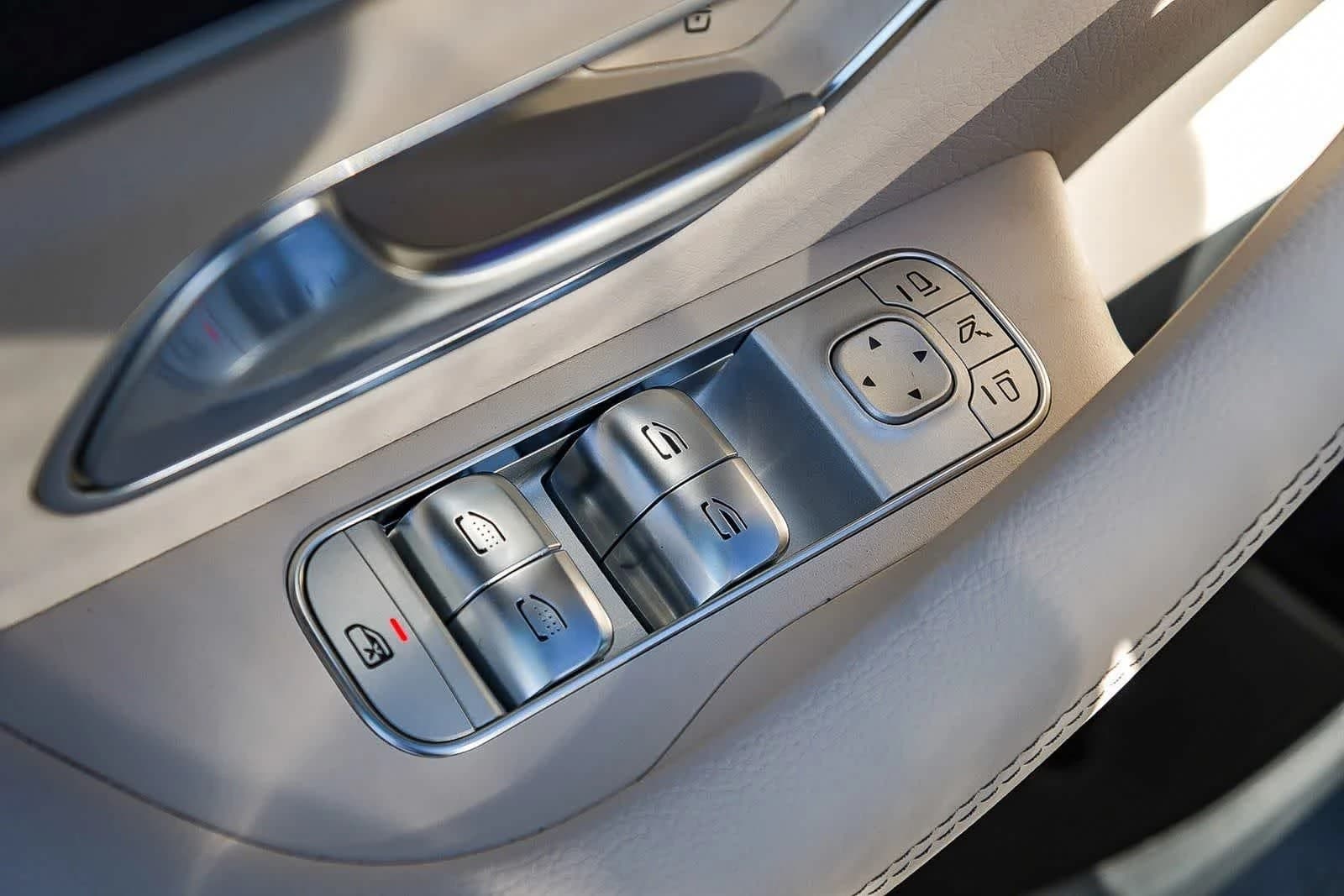 Mercedes-Benz GLS GLS 450 4MATIC SUV 2026 — side view