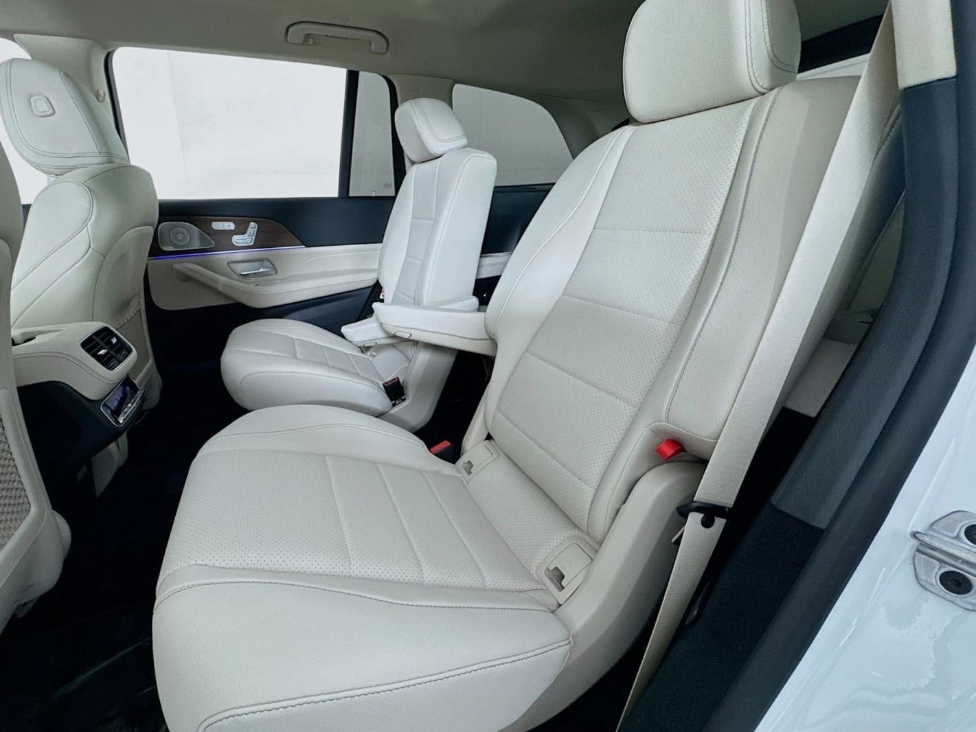 Mercedes-Benz GLS GLS 450 4MATIC SUV 2026 — side view