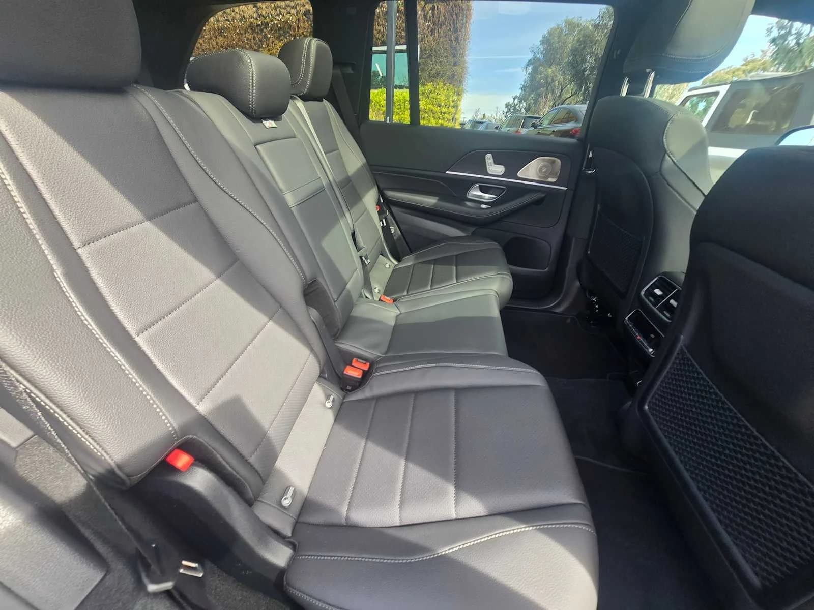 Mercedes-Benz GLS GLS 450 4MATIC SUV 2026 — side view