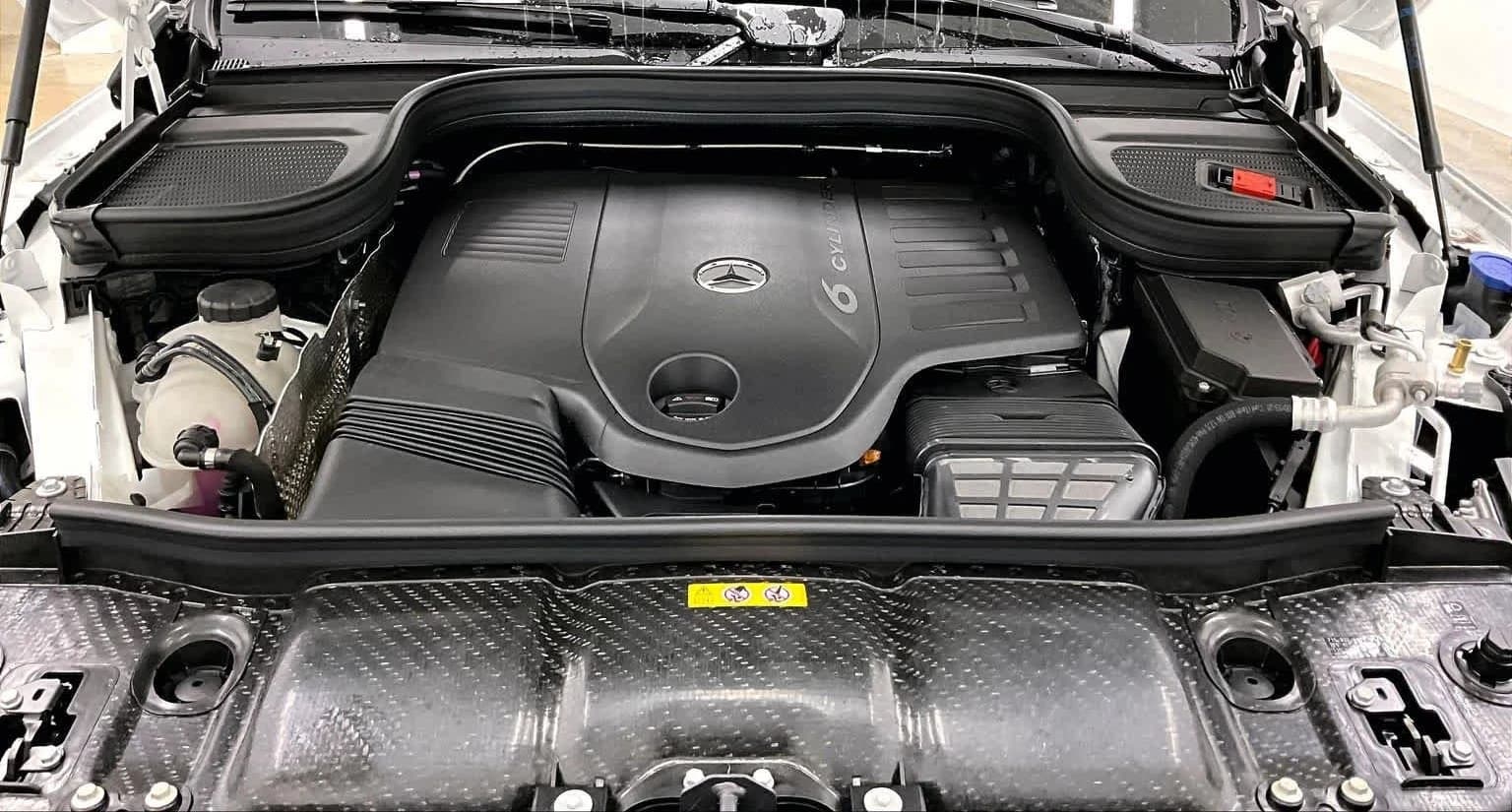 Mercedes-Benz GLS GLS 450 4MATIC SUV 2026 — side view