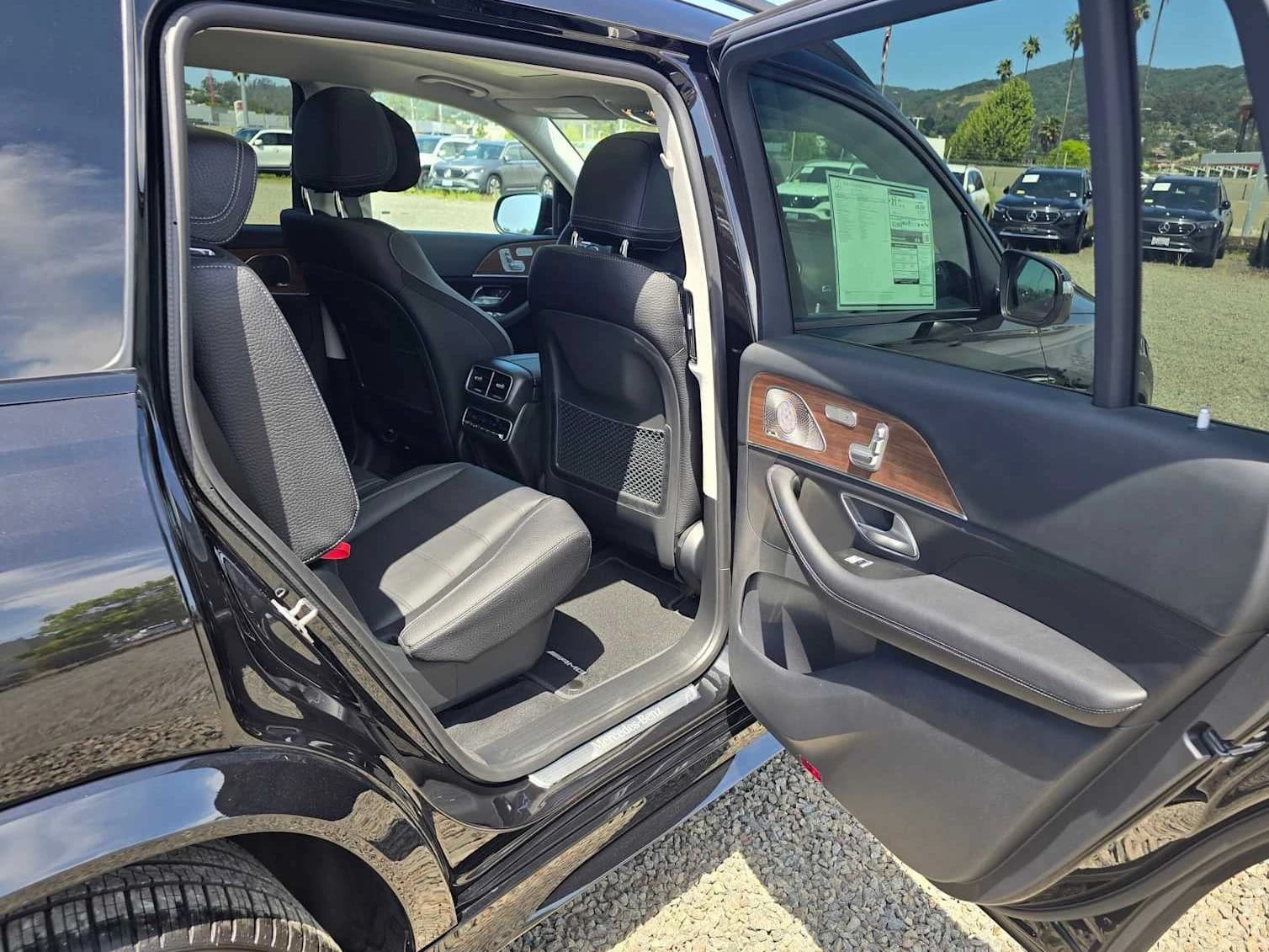 Mercedes-Benz GLS GLS 450 4MATIC SUV 2026 — side view