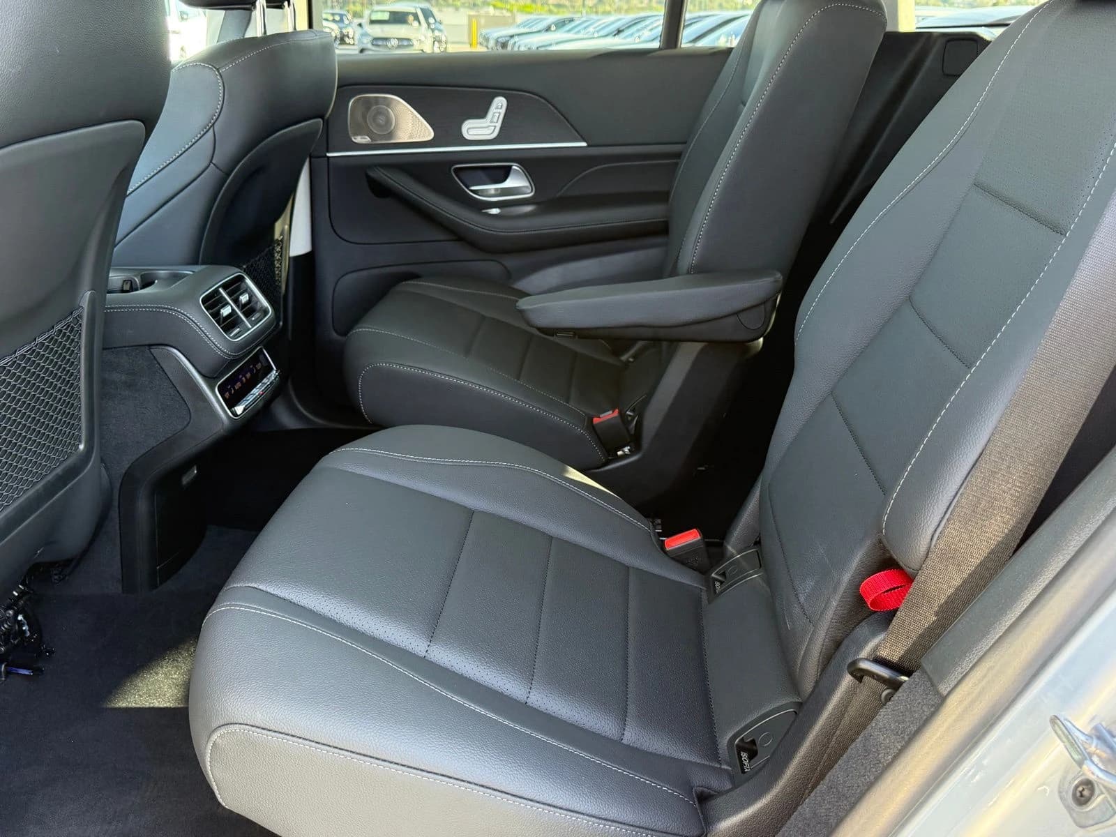Mercedes-Benz GLS GLS 450 4MATIC SUV 2026 — side view