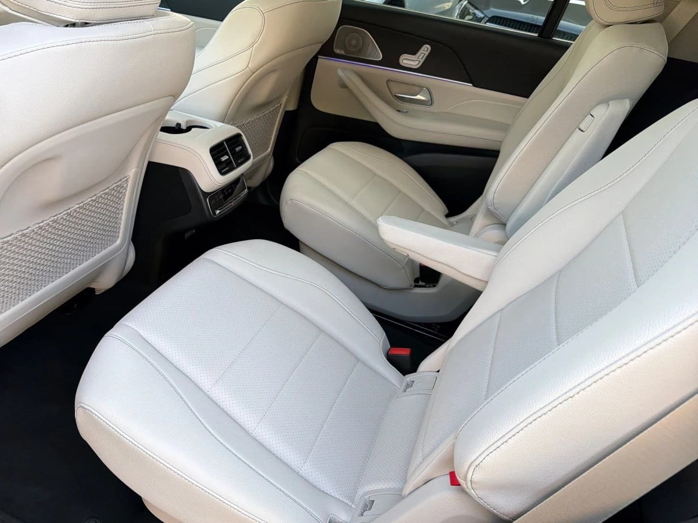 Mercedes-Benz GLS GLS 450 4MATIC SUV 2026 — side view