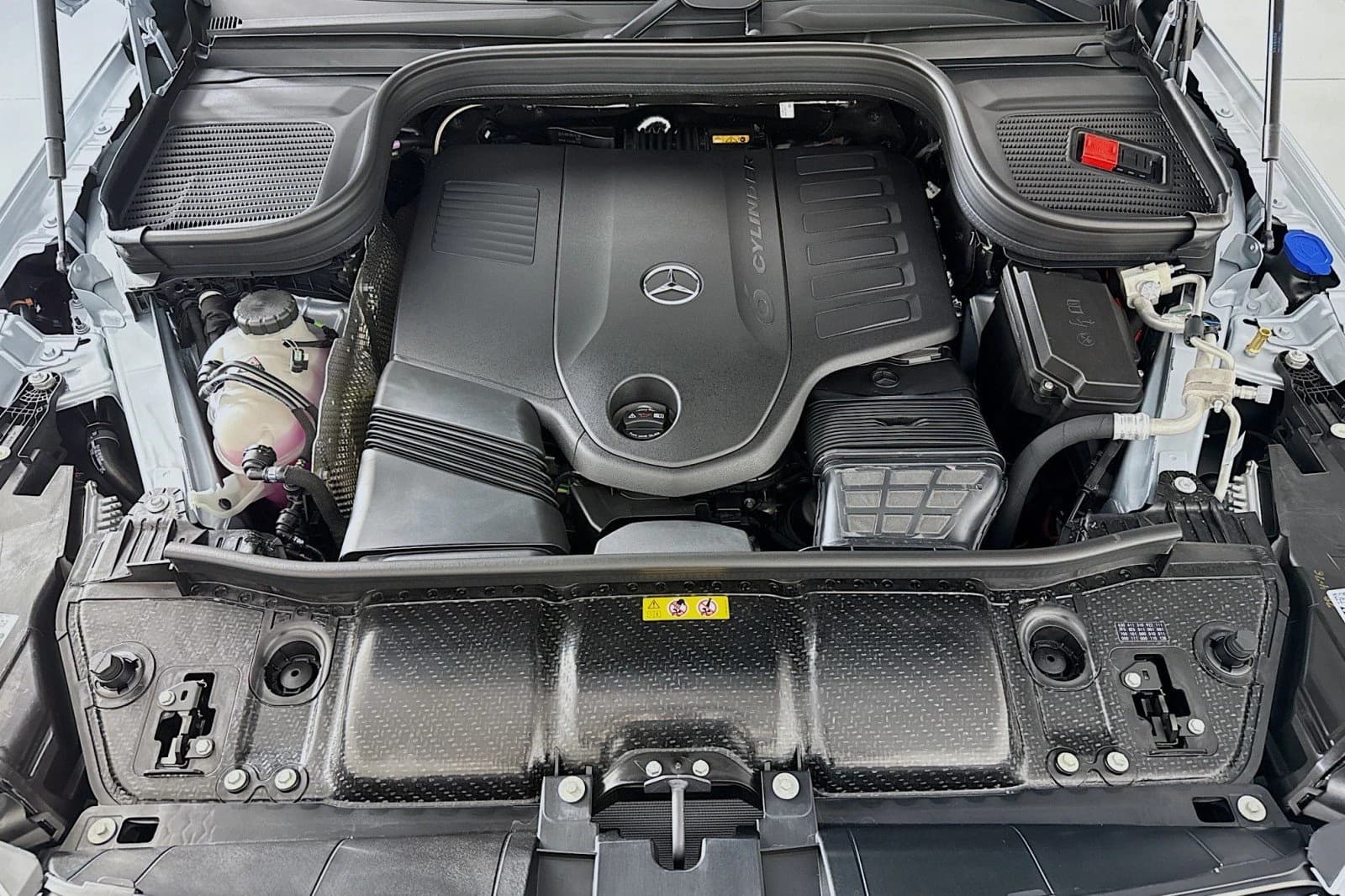 Mercedes-Benz GLS GLS 450 4MATIC SUV 2026 — side view