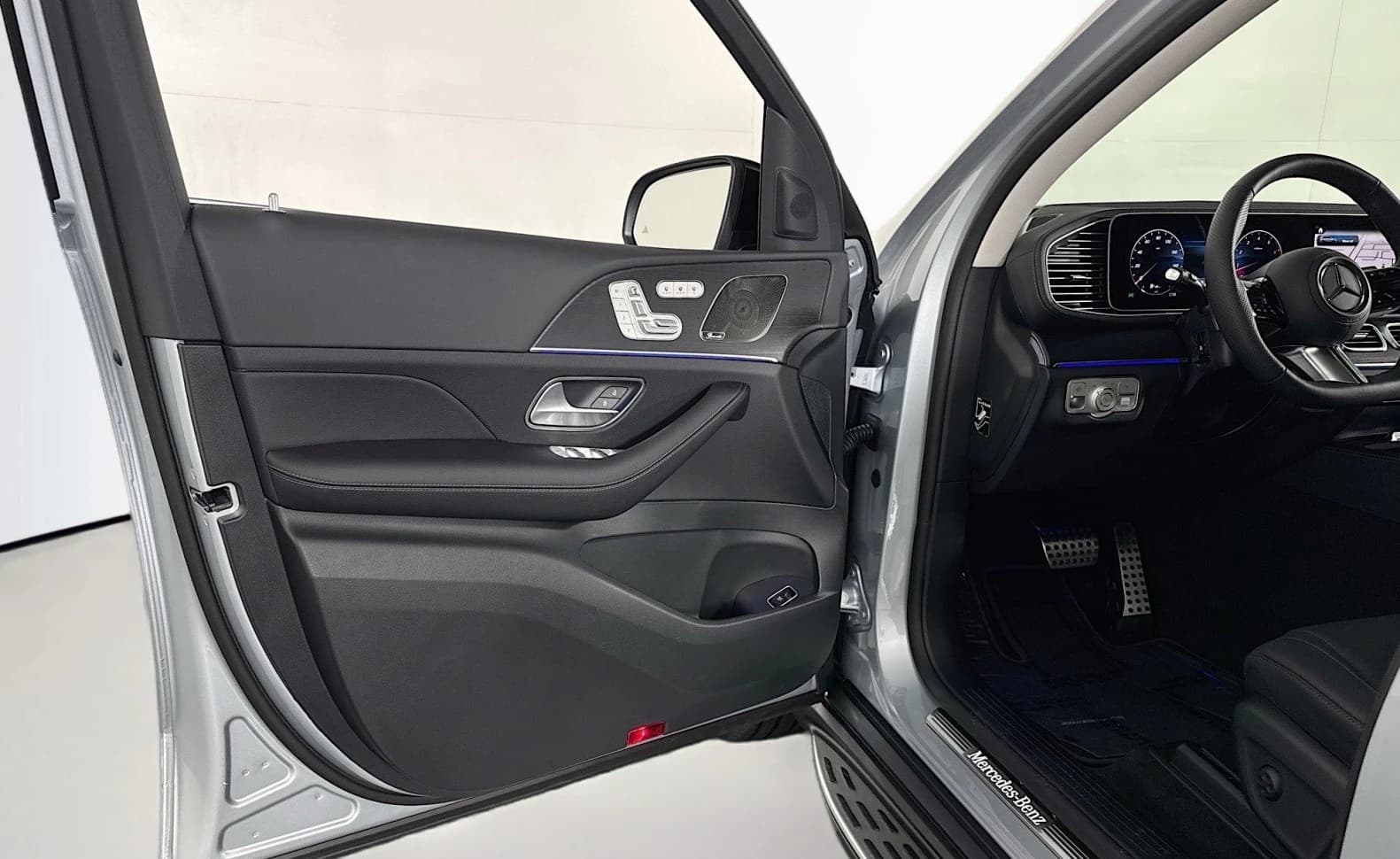 Mercedes-Benz GLS GLS 450 4MATIC SUV 2026 — side view