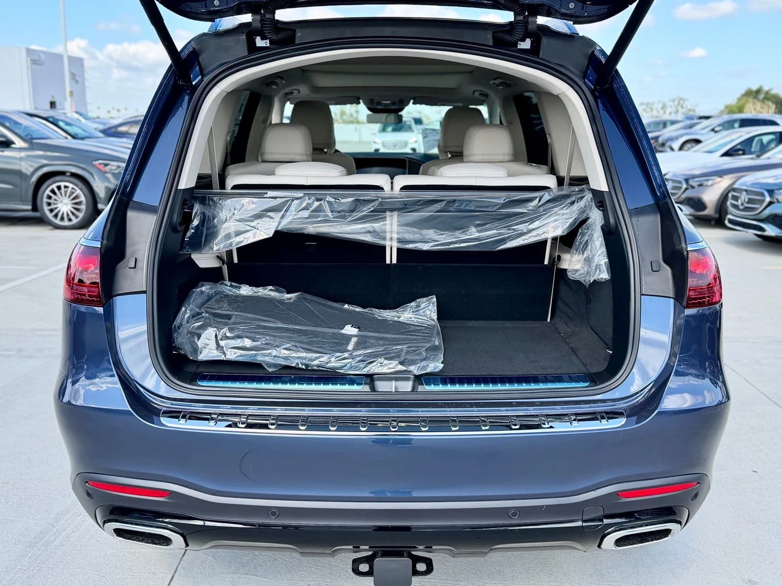 Mercedes-Benz GLS GLS 450 4MATIC SUV 2026 — side view