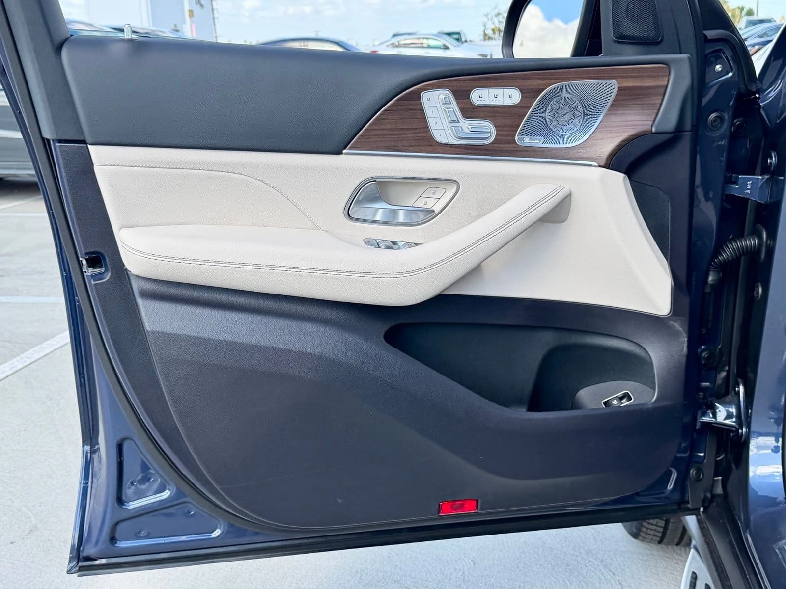 Mercedes-Benz GLS GLS 450 4MATIC SUV 2026 — side view