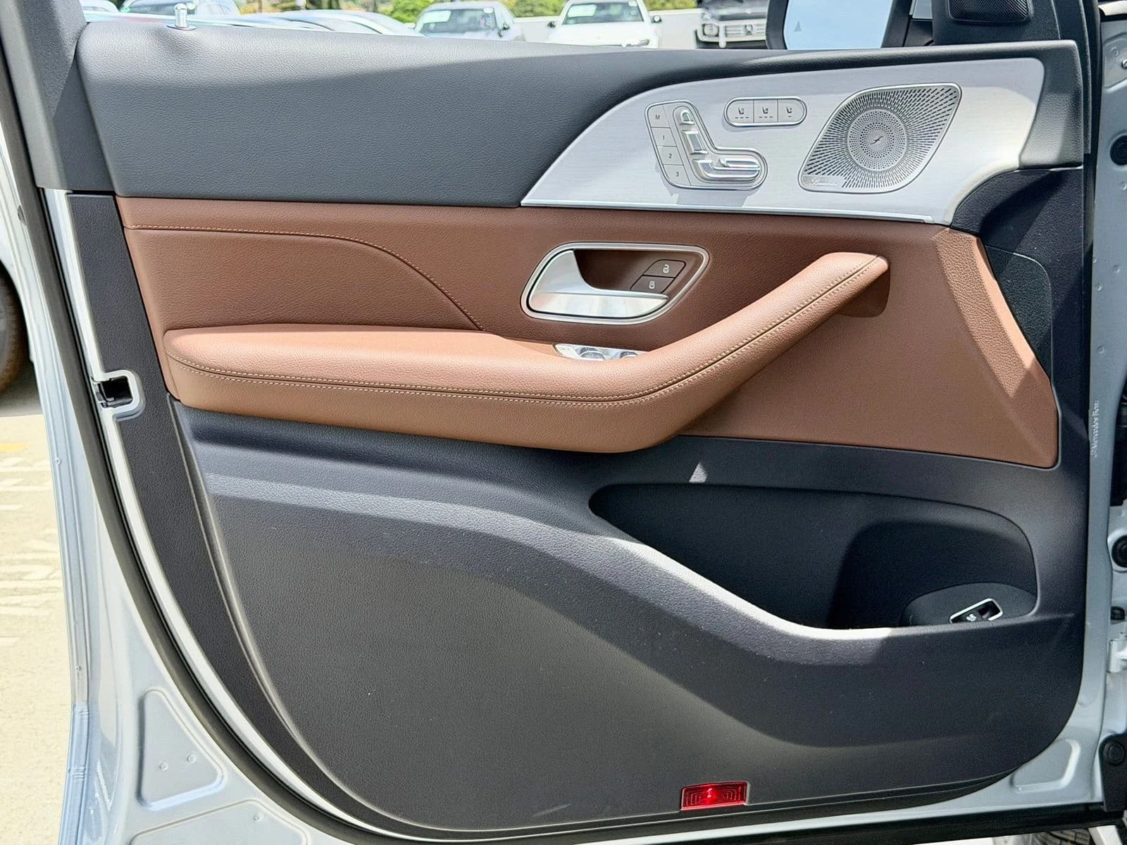 Mercedes-Benz GLS GLS 450 4MATIC SUV 2026 — side view