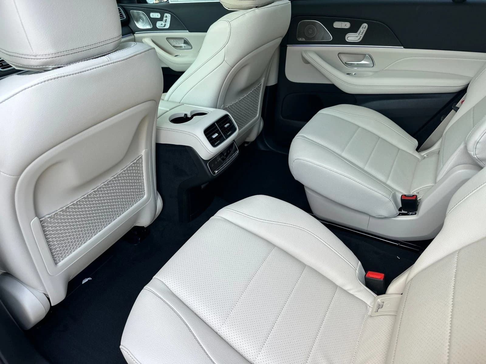 Mercedes-Benz GLS GLS 450 4MATIC SUV 2026 — side view