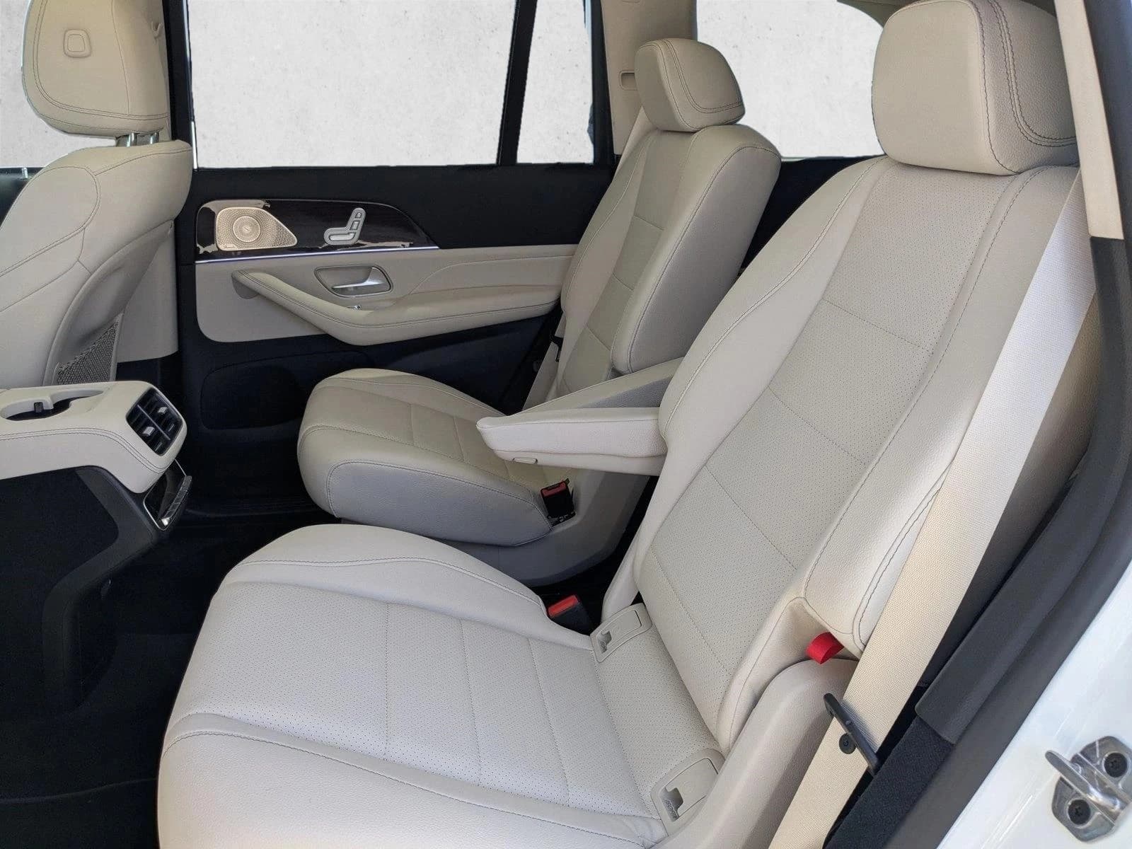 Mercedes-Benz GLS GLS 450 4MATIC SUV 2026 — side view