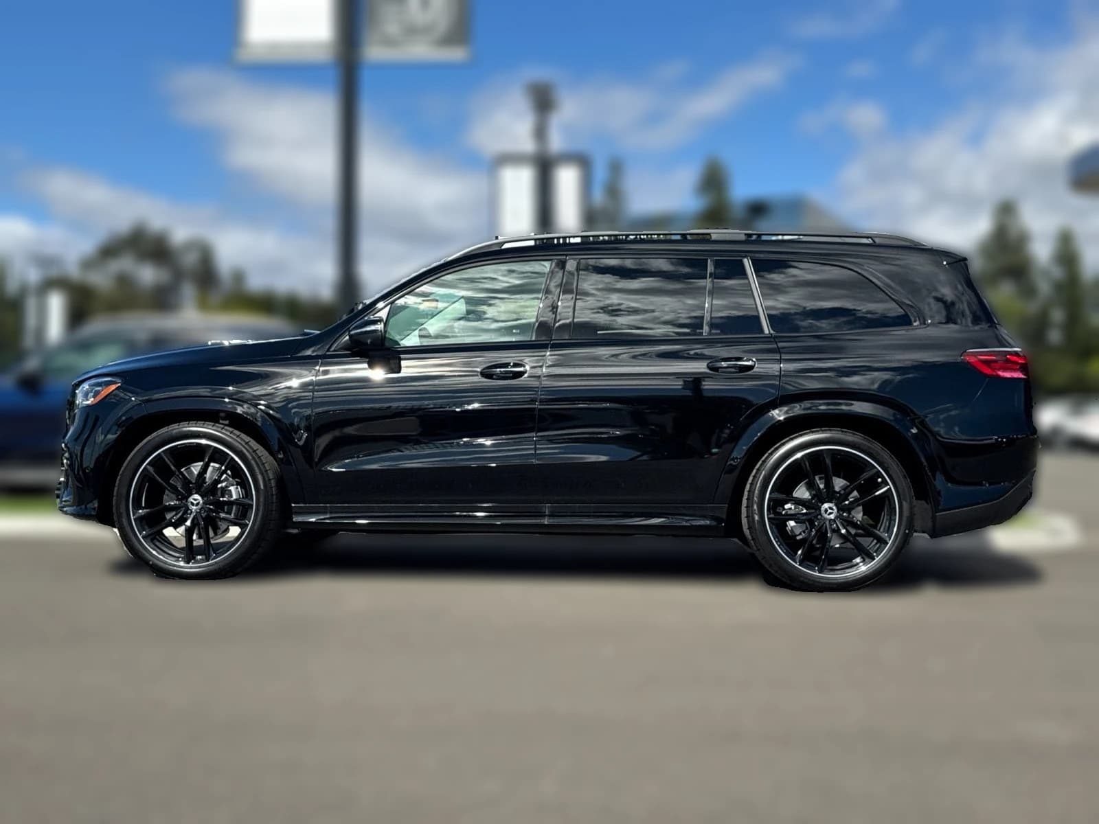 Mercedes-Benz GLS GLS 450 4MATIC SUV 2026 — side view