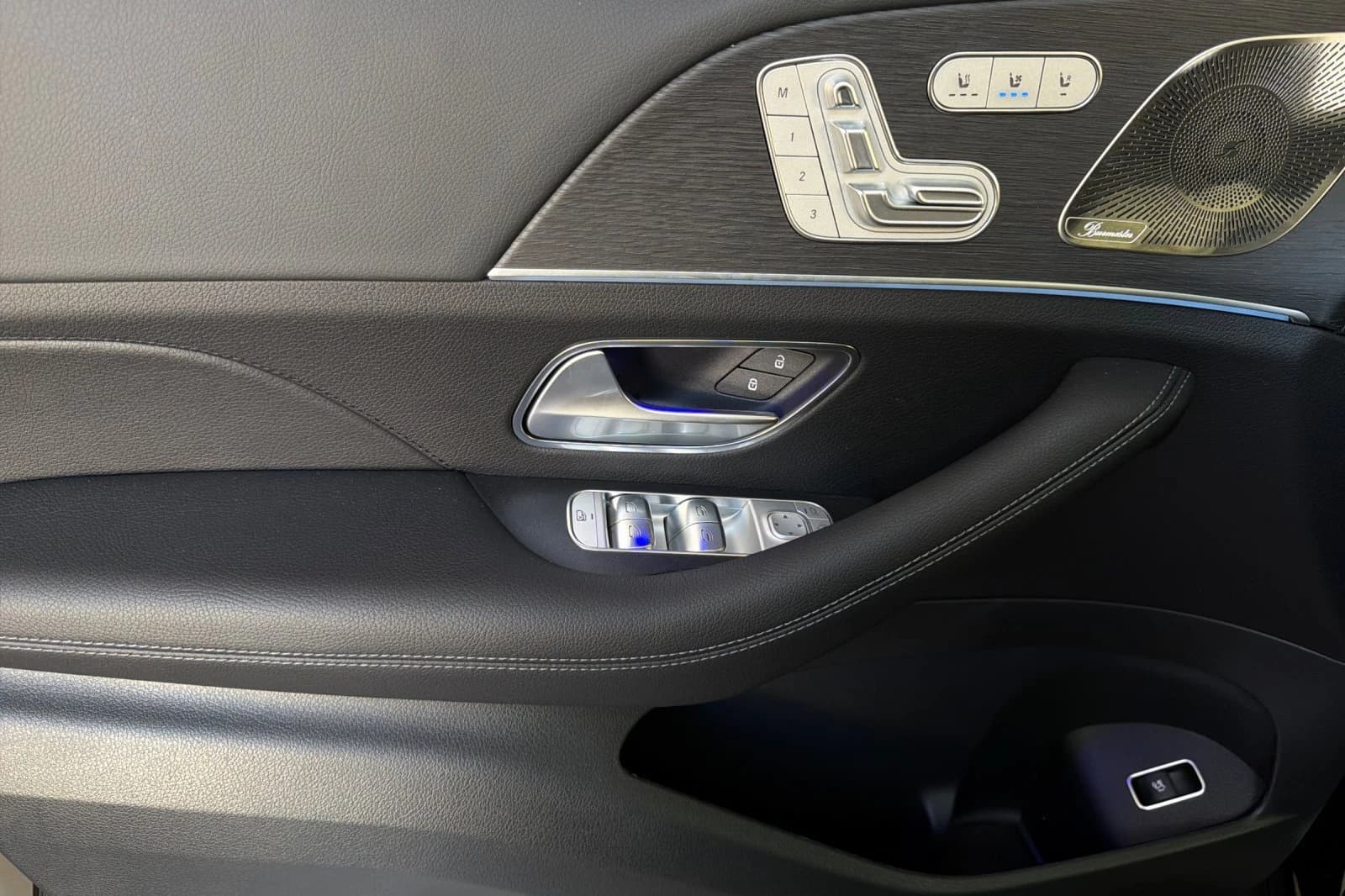 Mercedes-Benz GLS GLS 450 4MATIC SUV 2026 — side view