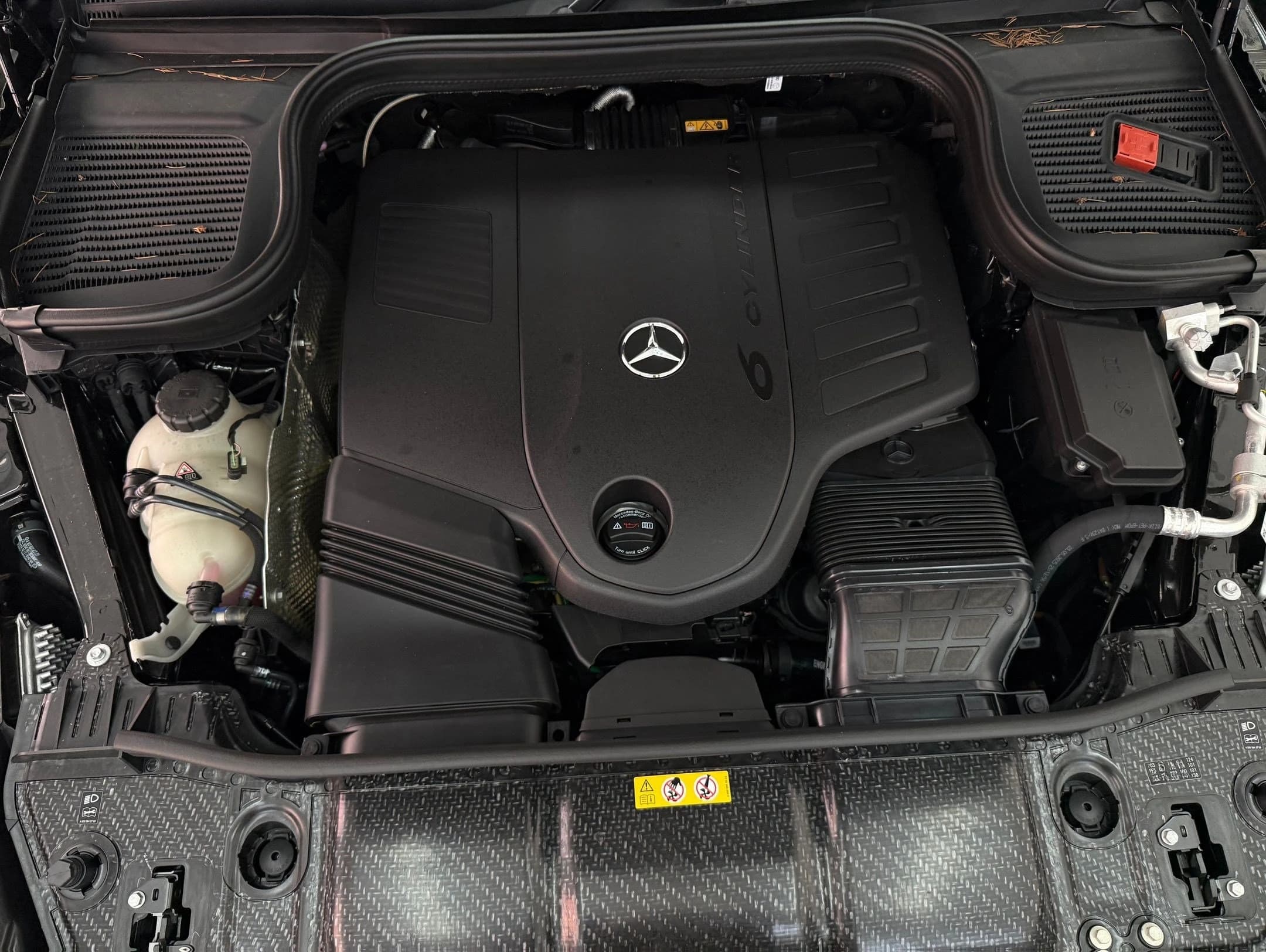 Mercedes-Benz GLS GLS 450 4MATIC SUV 2026 — side view