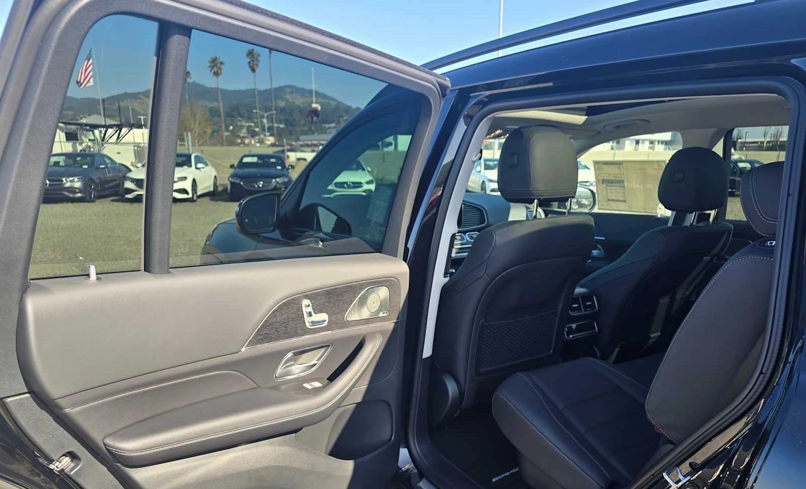 Mercedes-Benz GLS GLS 450 4MATIC SUV 2026 — side view
