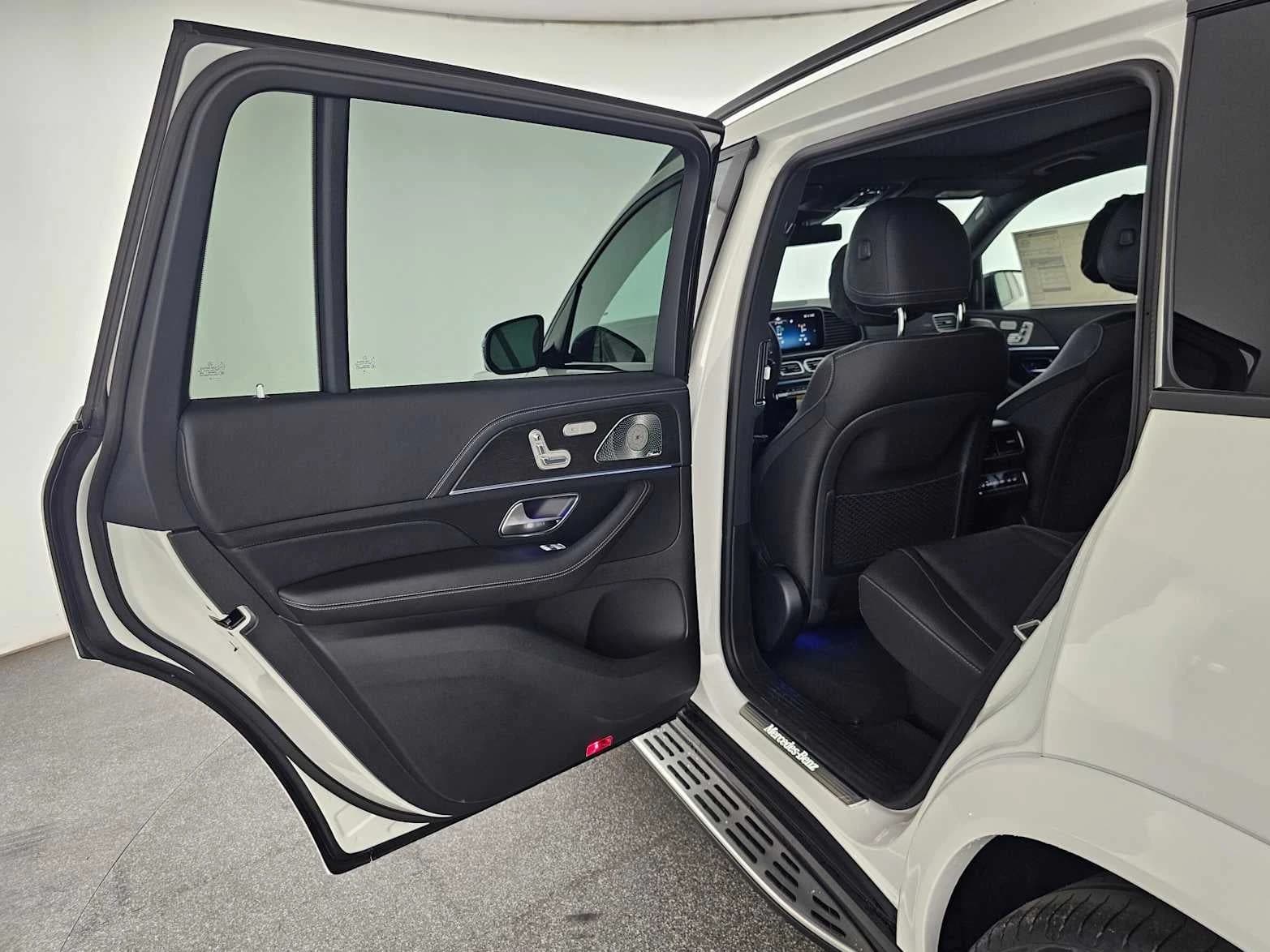 Mercedes-Benz GLS GLS 450 4MATIC SUV 2026 — side view