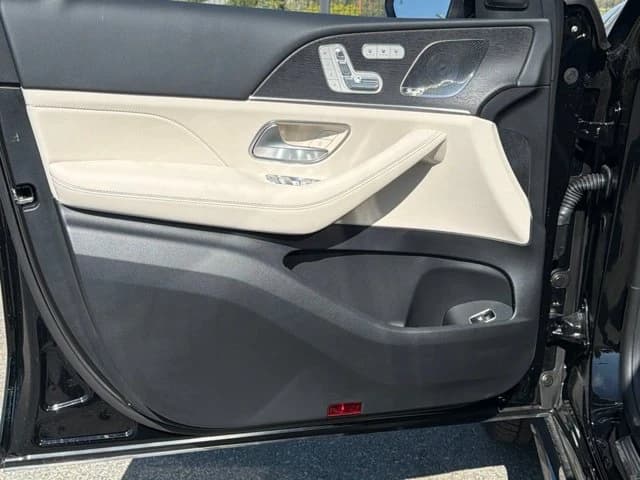 Mercedes-Benz GLS GLS 450 4MATIC SUV 2026 — side view