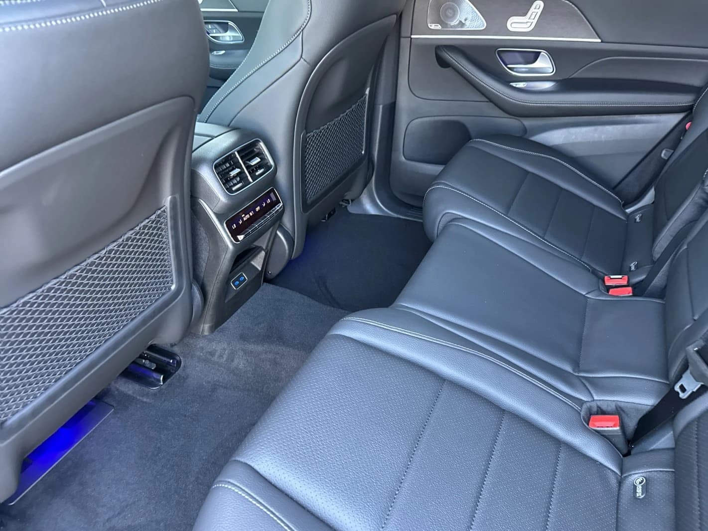 Mercedes-Benz GLS GLS 450 4MATIC SUV 2026 — side view