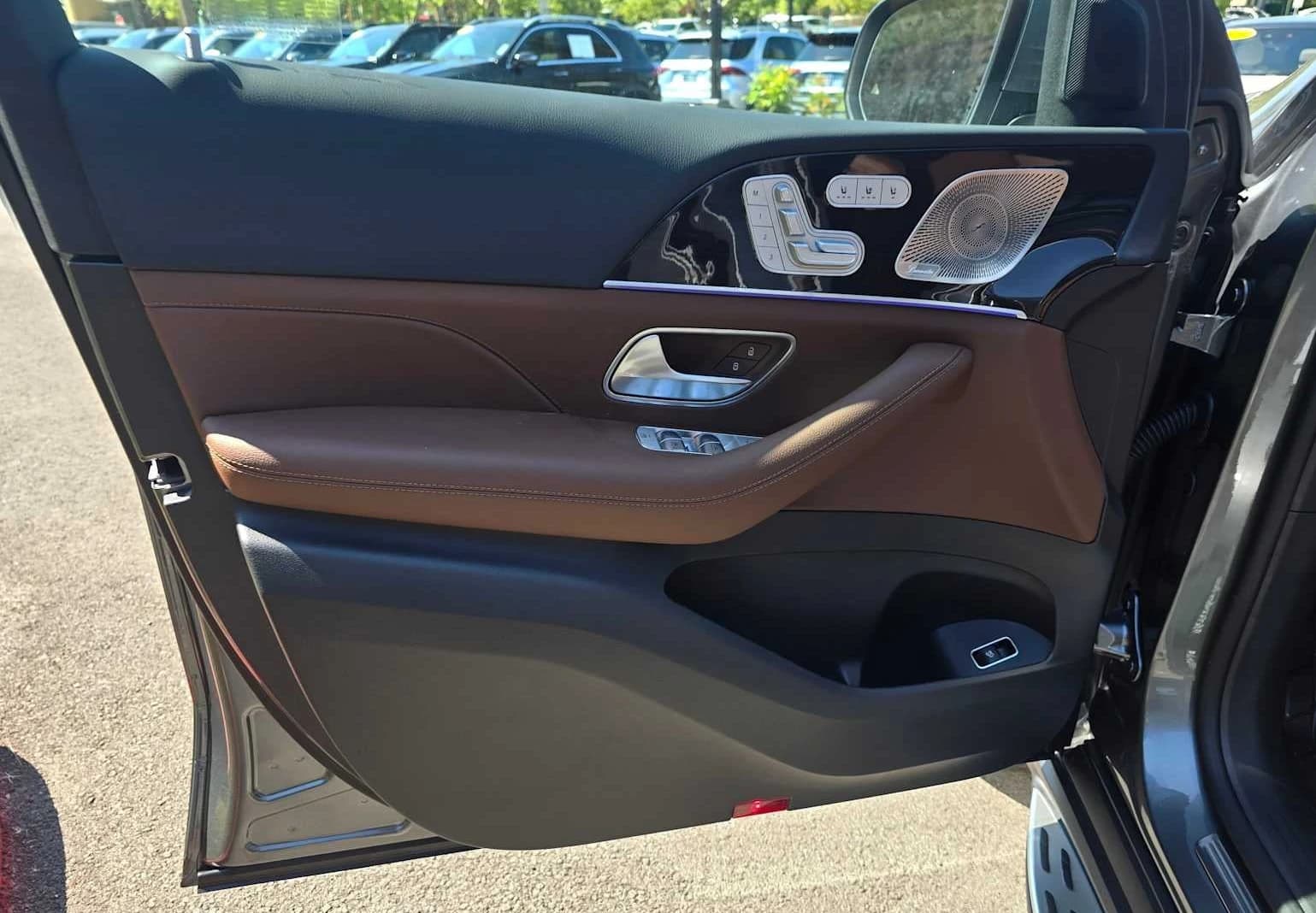 Mercedes-Benz GLS GLS 450 4MATIC SUV 2026 — side view