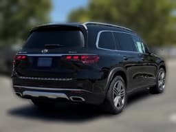 Mercedes-Benz GLS GLS 450 4MATIC SUV 2026 — side view